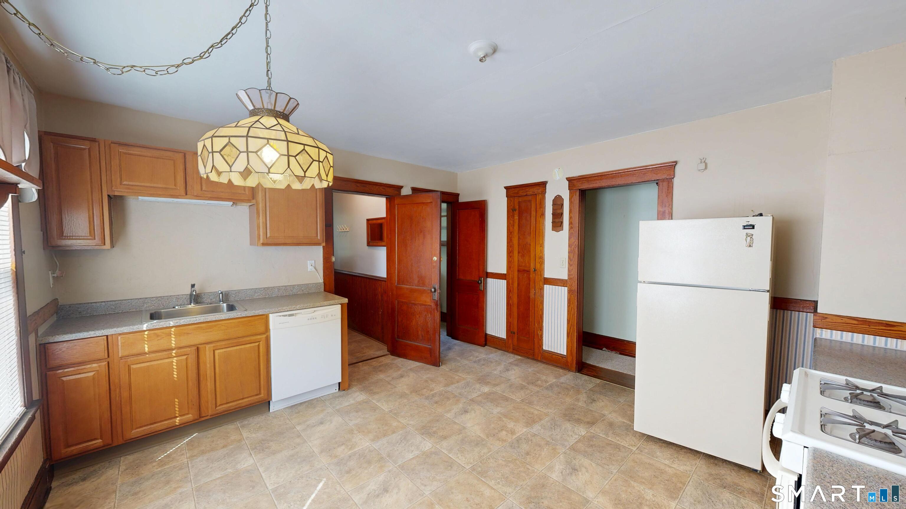 355 Parker Avenue South photo 16
