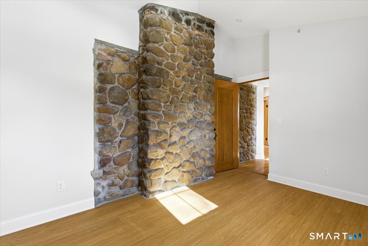 2750 Whitney Avenue photo 23