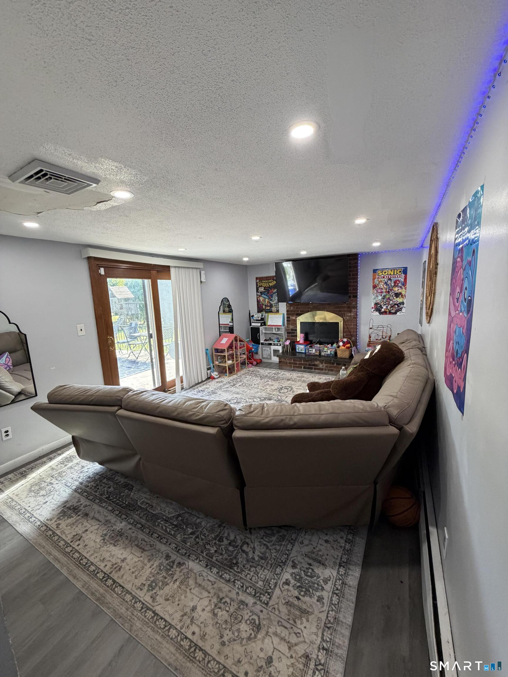 204 Willowcrest Drive photo 14