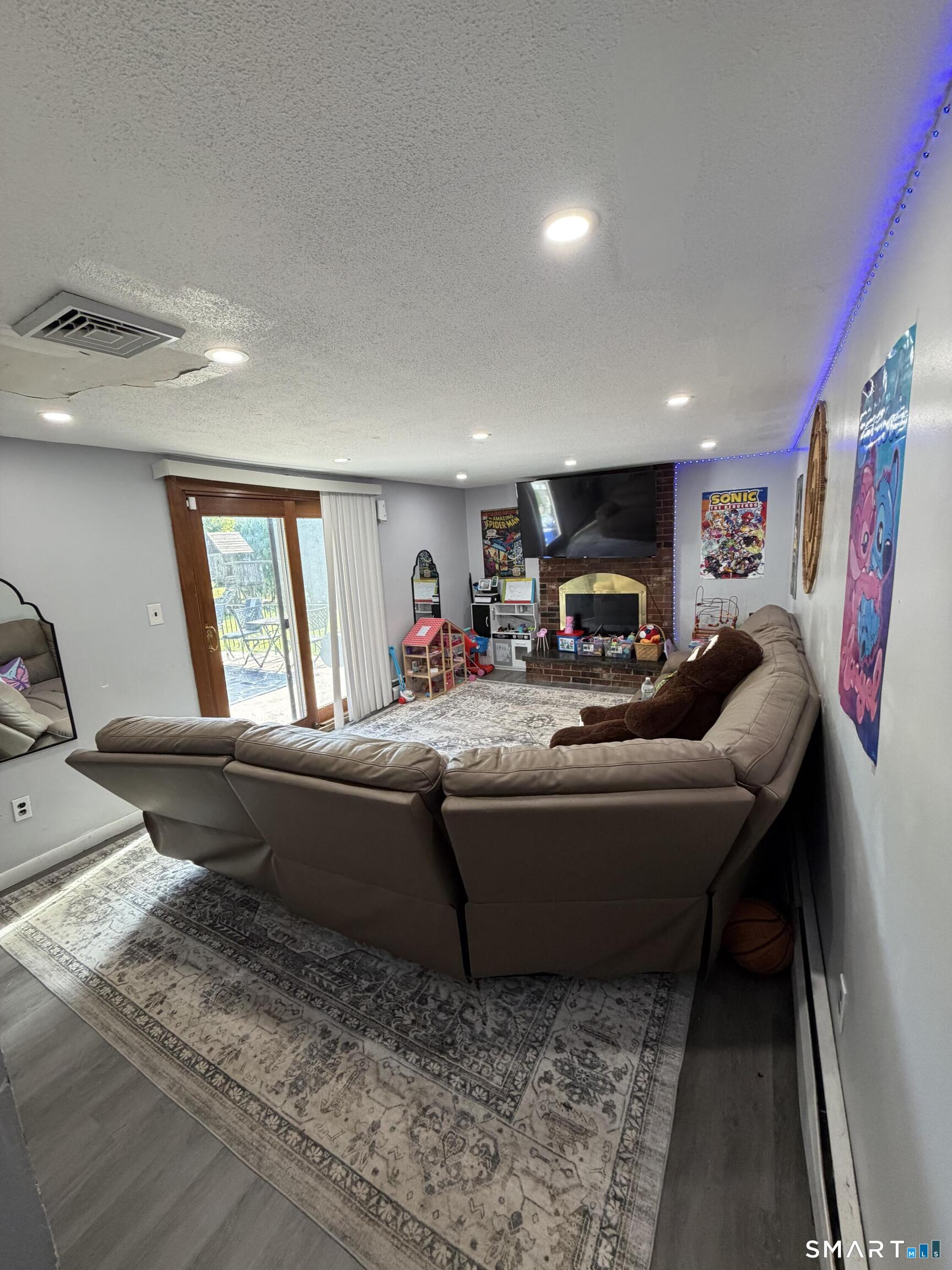 204 Willowcrest Drive photo 15
