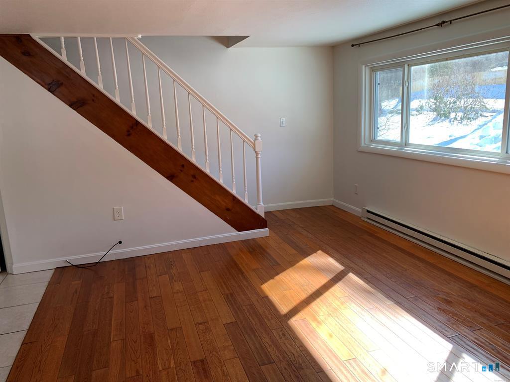 372 Hartford Road photo 4