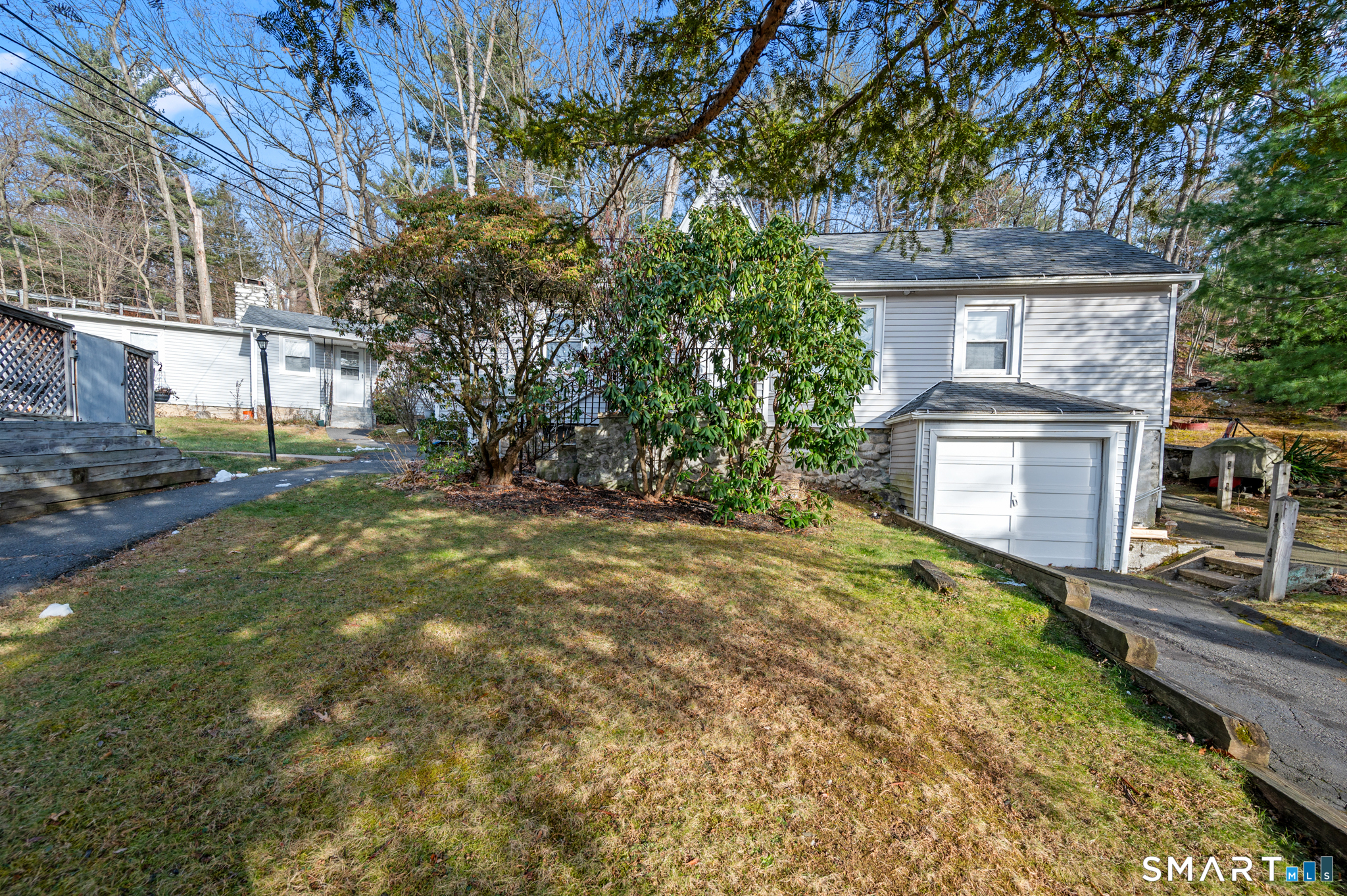 Photo 3 of House for sale at 10 Old Waterbury Rd, Middlebury, CT 06762 | MLS# 24207437 | Listing updated on 2026-09-21