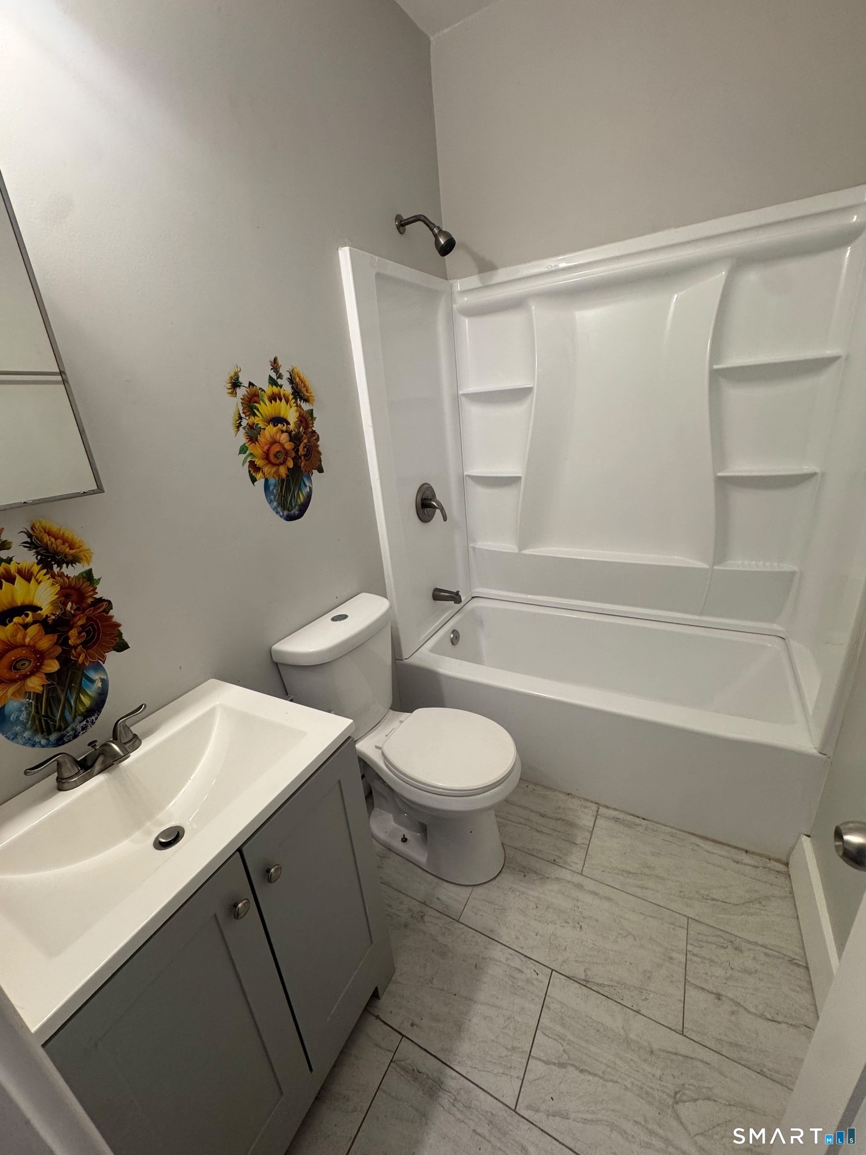 Foto 6 de Apartamento en renta en 980 Hancock Avenue #2L, Bridgeport, CT — $2,500/mes