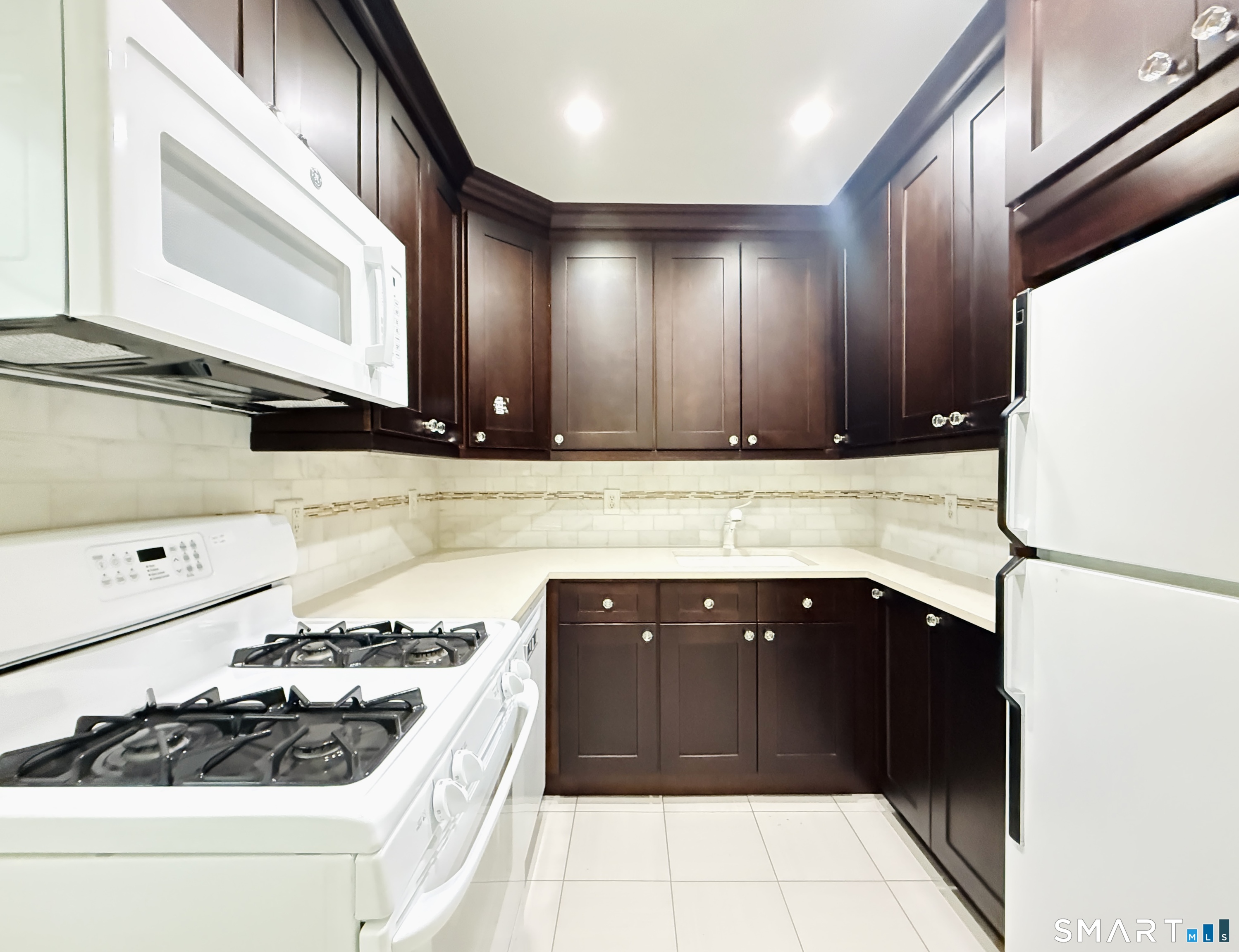 Foto 8 de Condominio en venta en 1 Willowbrook Court #1, Stamford, CT — $405,000