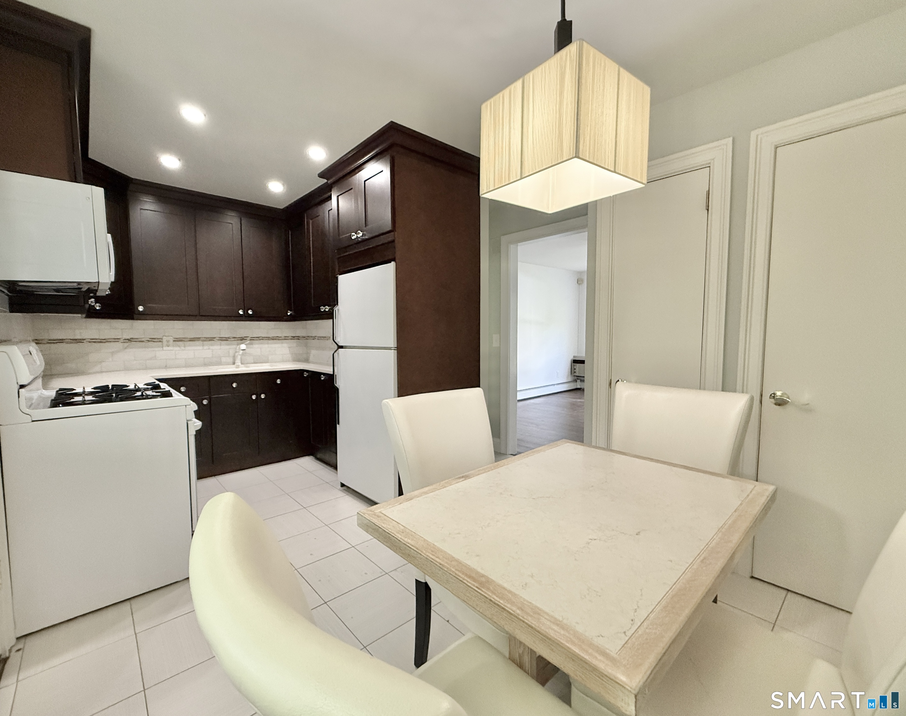 Foto 9 de Condominio en venta en 1 Willowbrook Court #1, Stamford, CT — $405,000