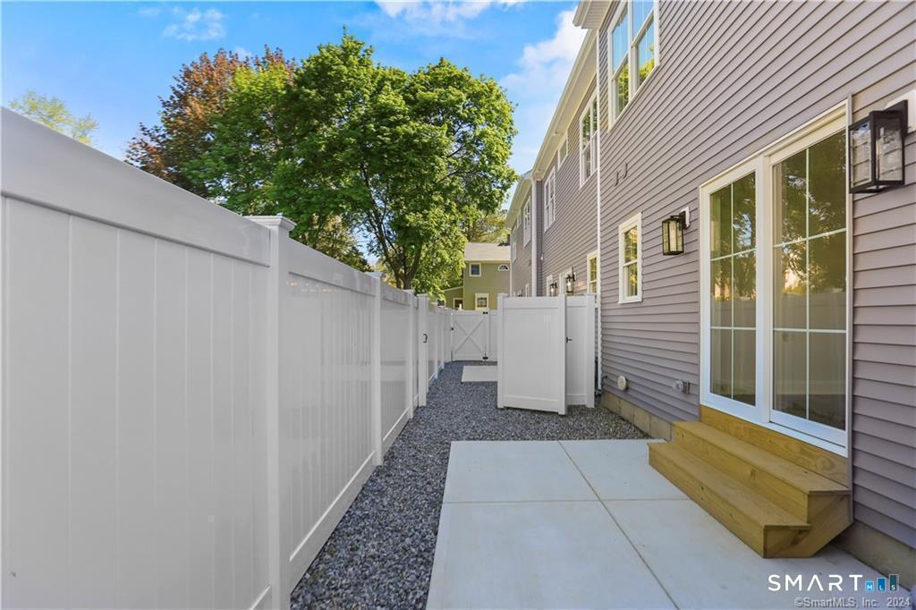 348 Halley Avenue photo 33