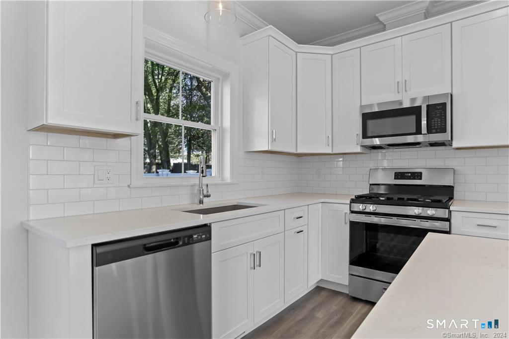 348 Halley Avenue photo 5