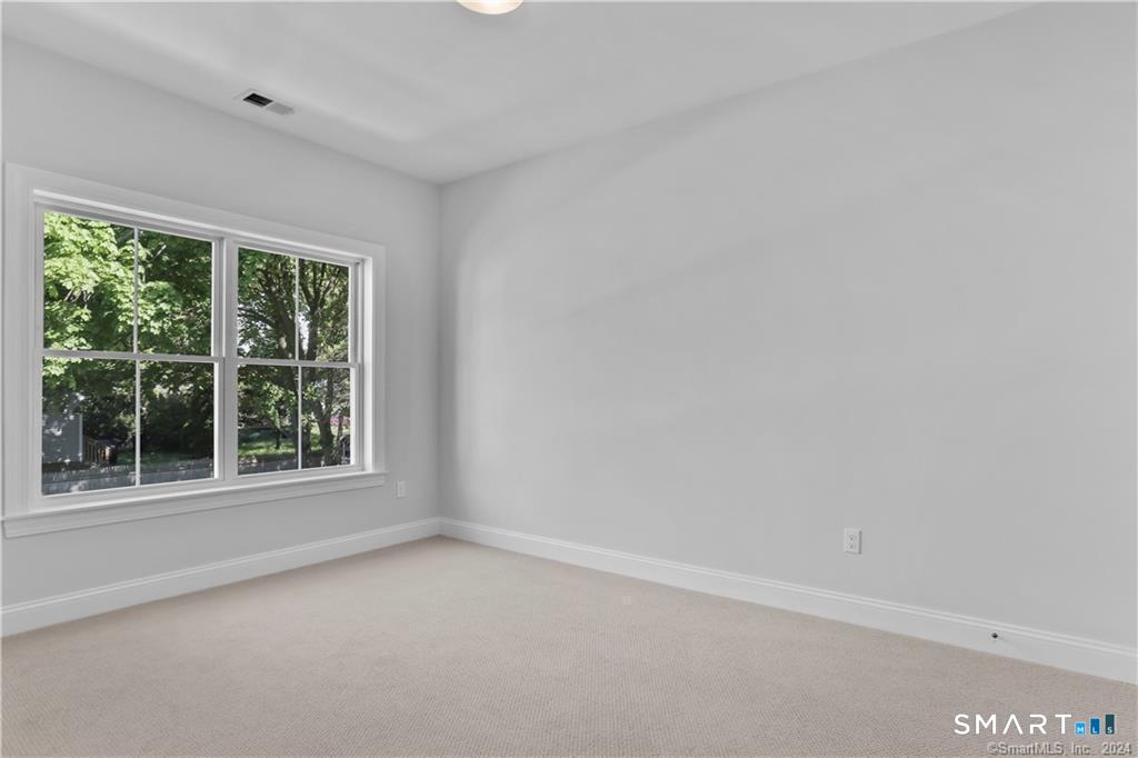348 Halley Avenue photo 23