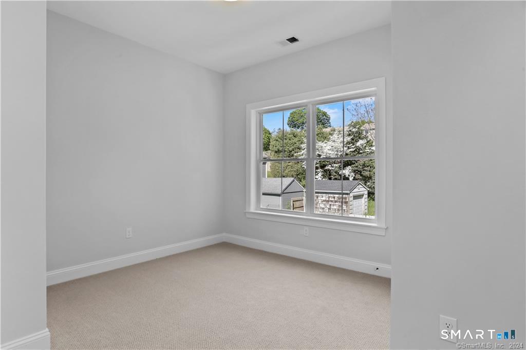 348 Halley Avenue photo 28
