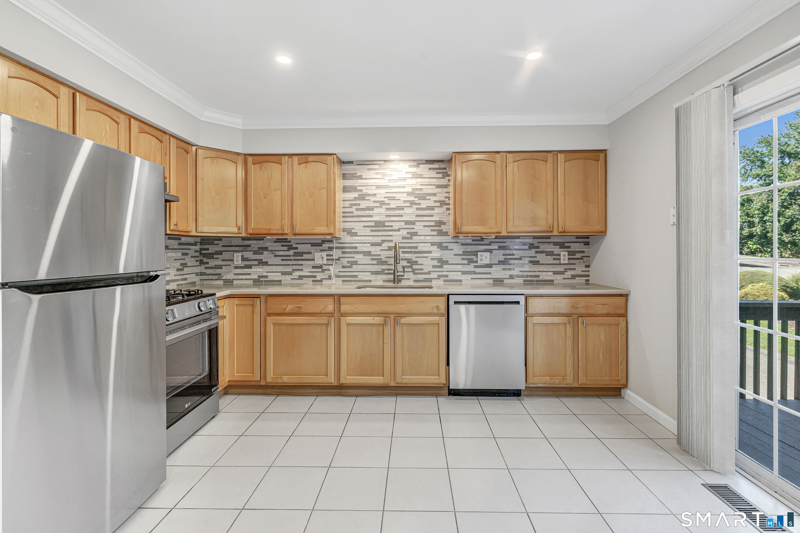 Foto 8 de Condominio en renta en 39 Coram Road #15, Shelton, CT — $2,700/mes