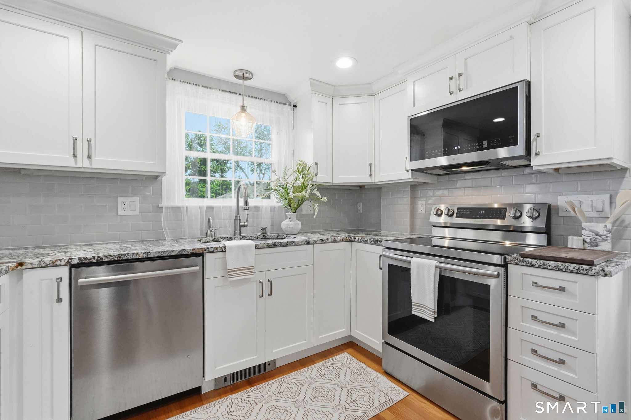 148 Sidney Avenue photo 13