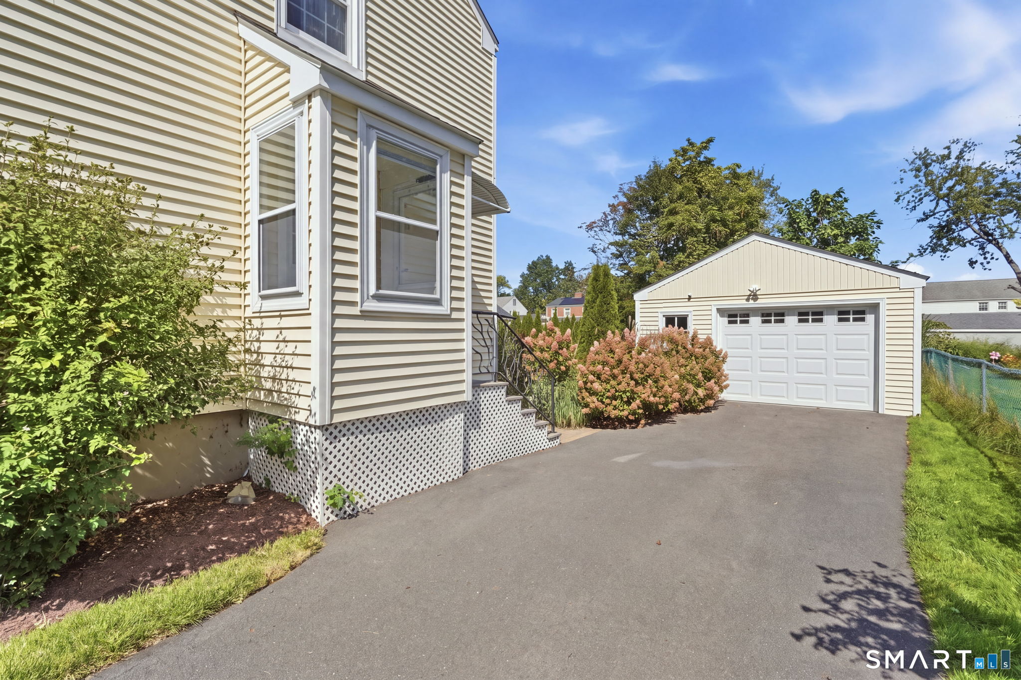 148 Sidney Avenue photo 32