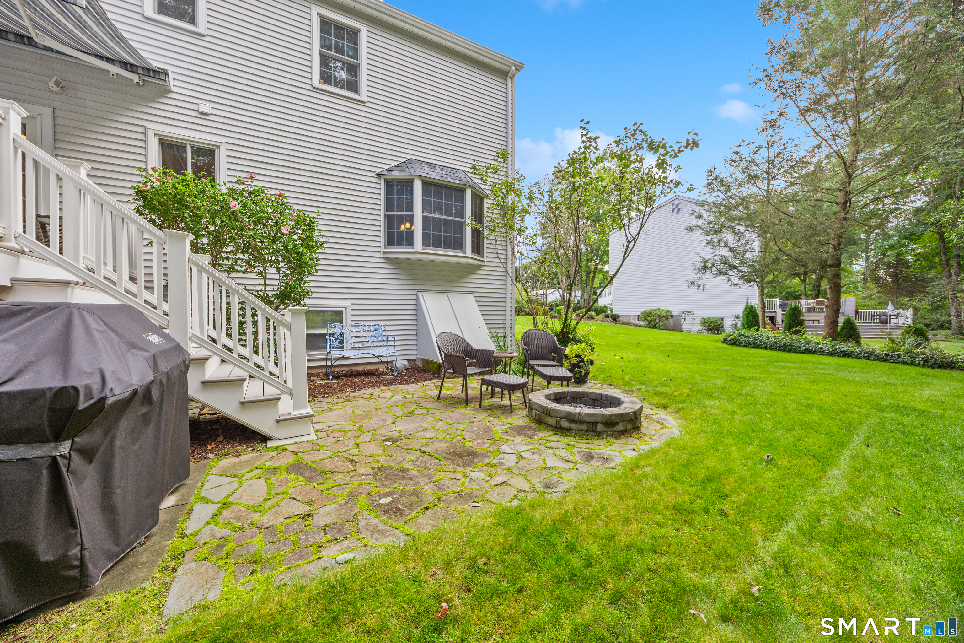 70 Heritage Drive photo 33