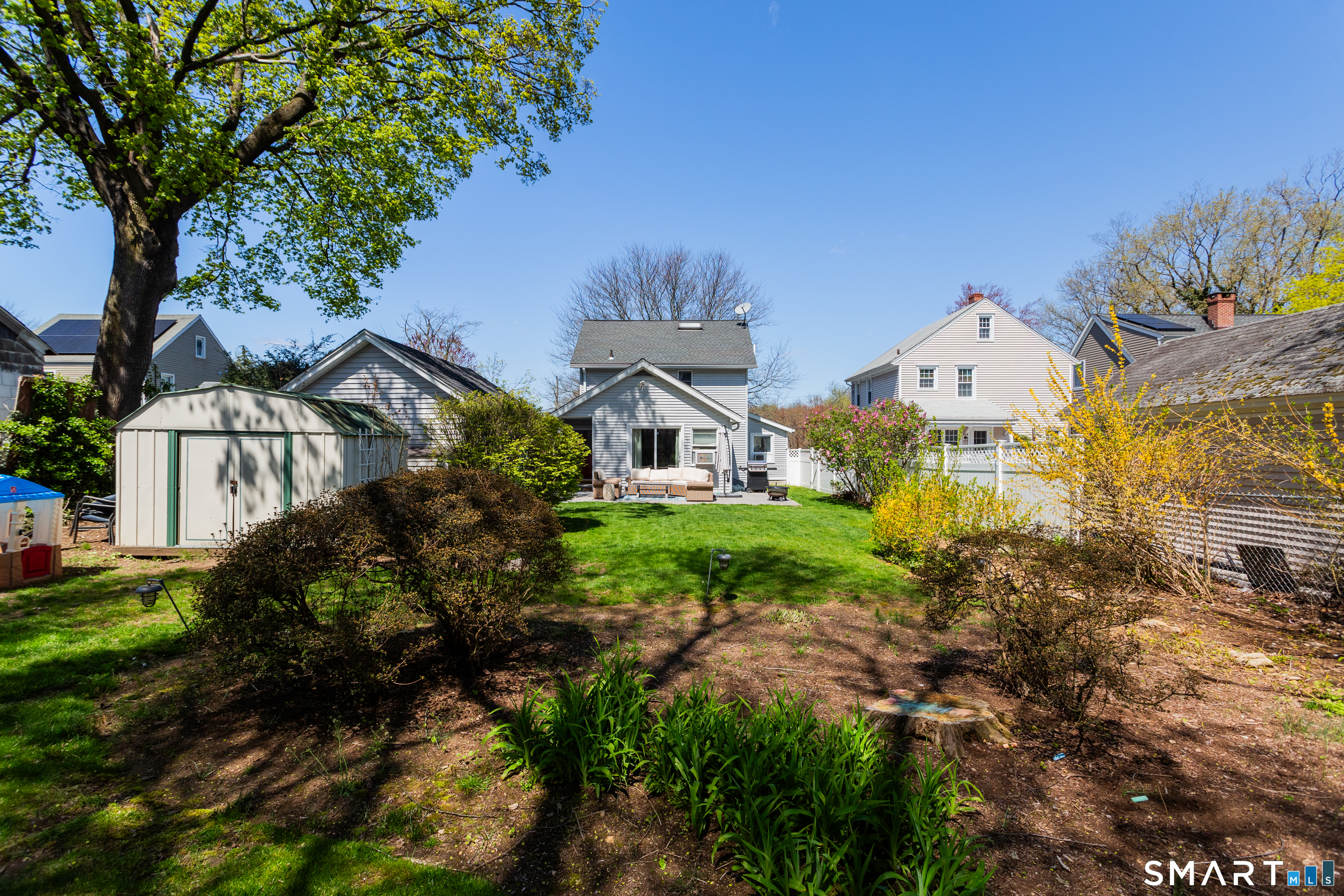 13 Ledge Lane photo 32