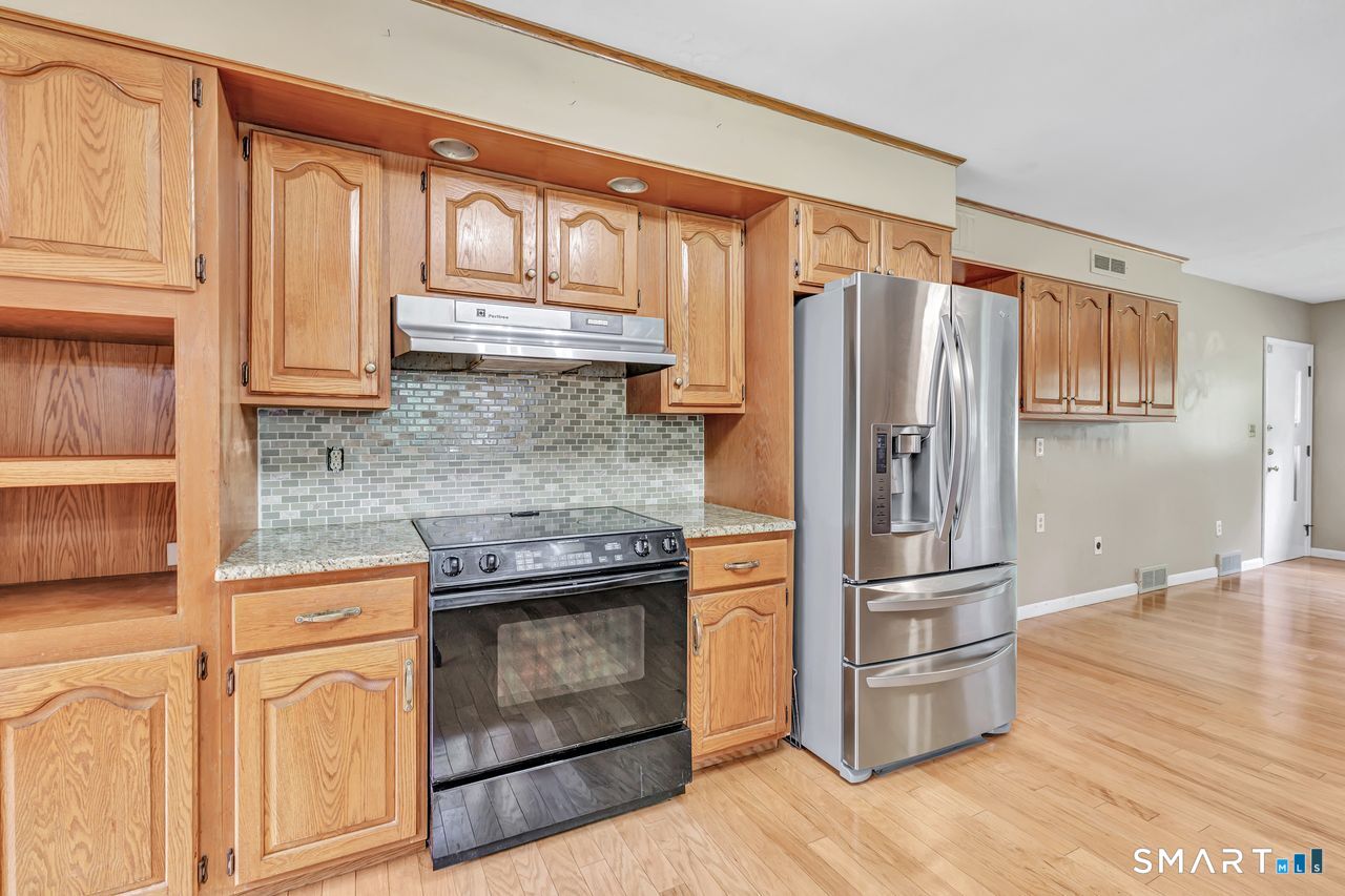 10 Lombard Drive photo 18