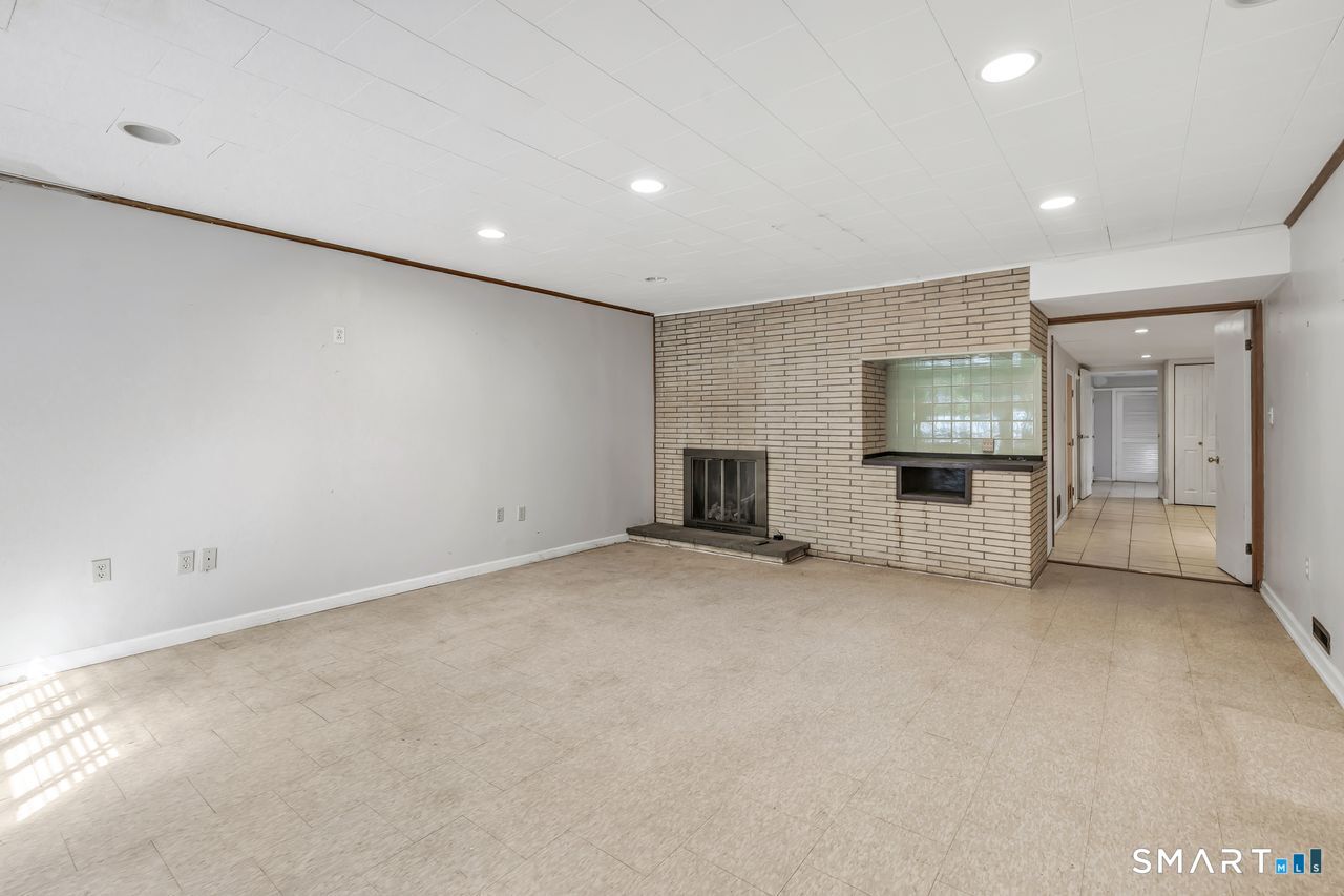 10 Lombard Drive photo 37