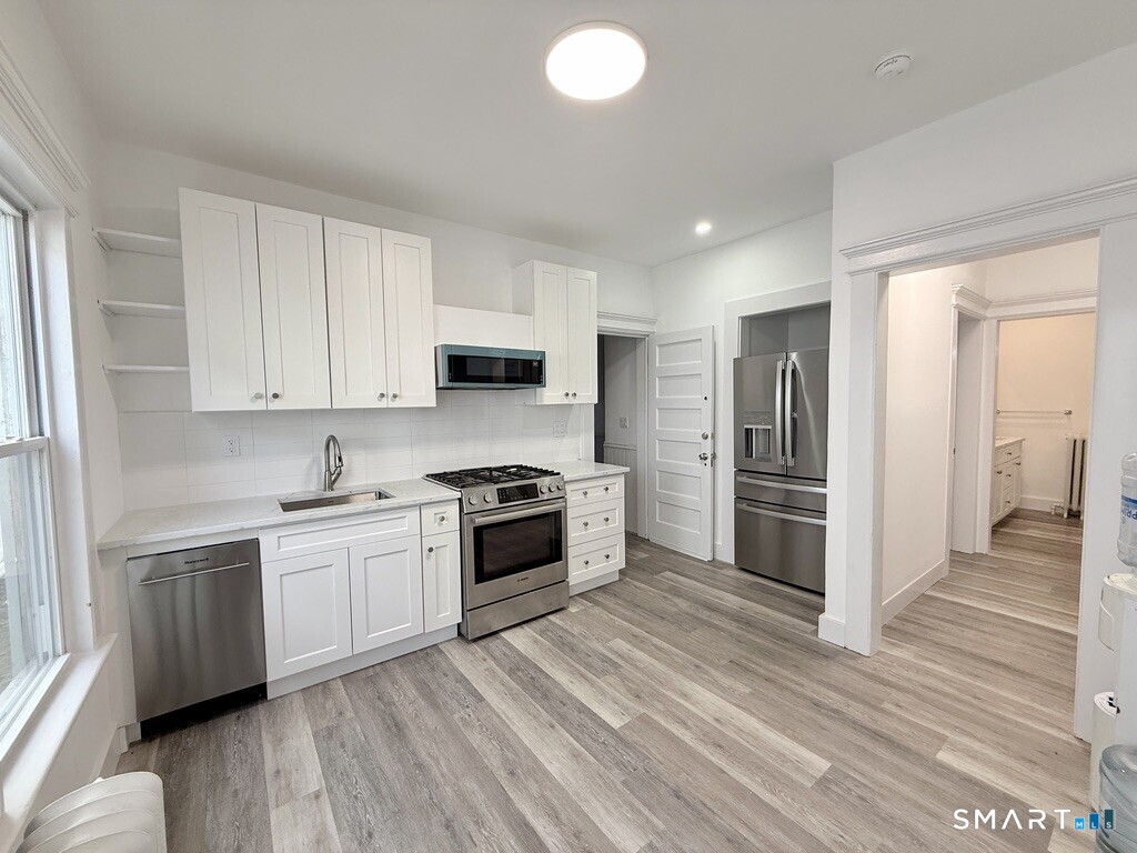 695 Laurel Avenue photo 4