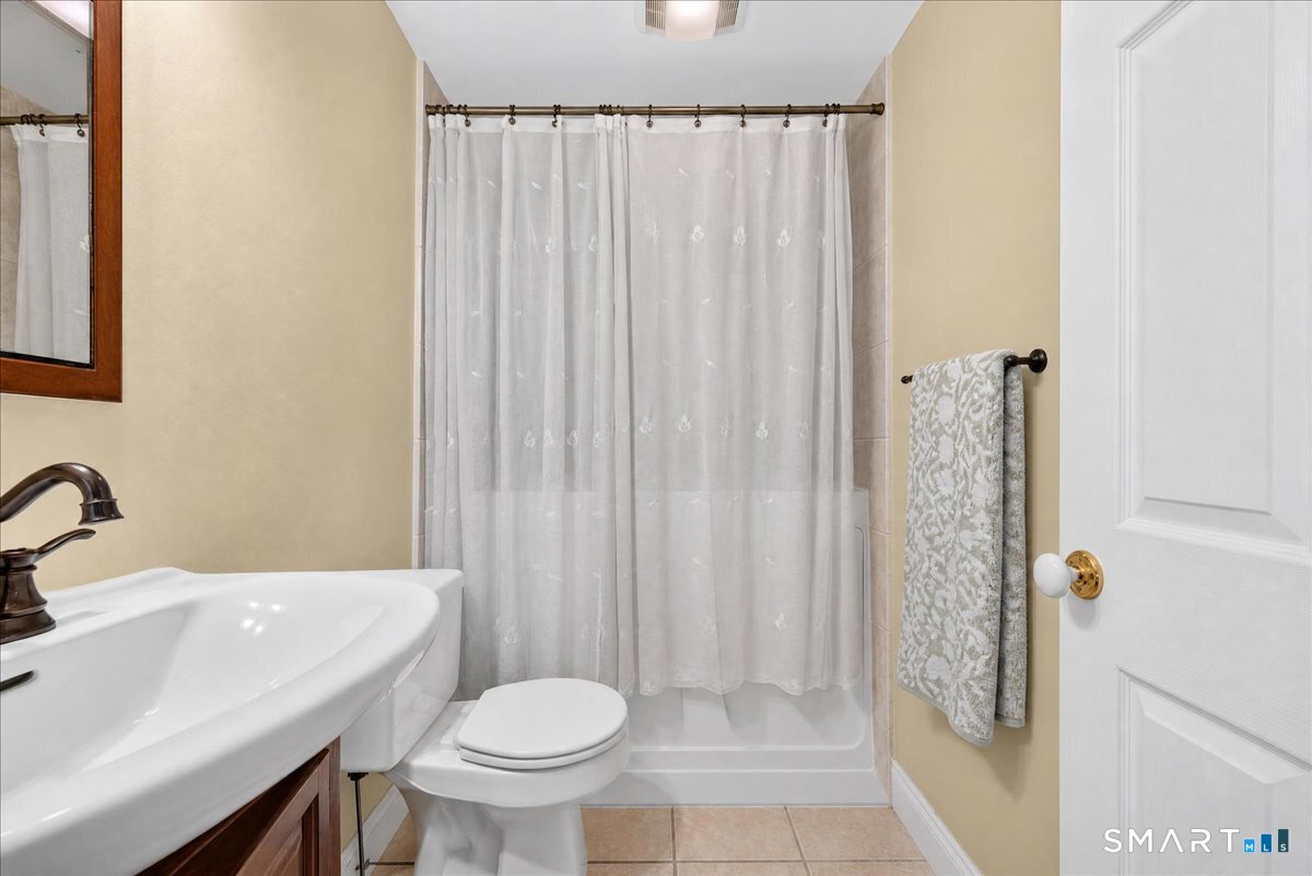 1 Harbor View Lane, #1, Norwich, CT 06360