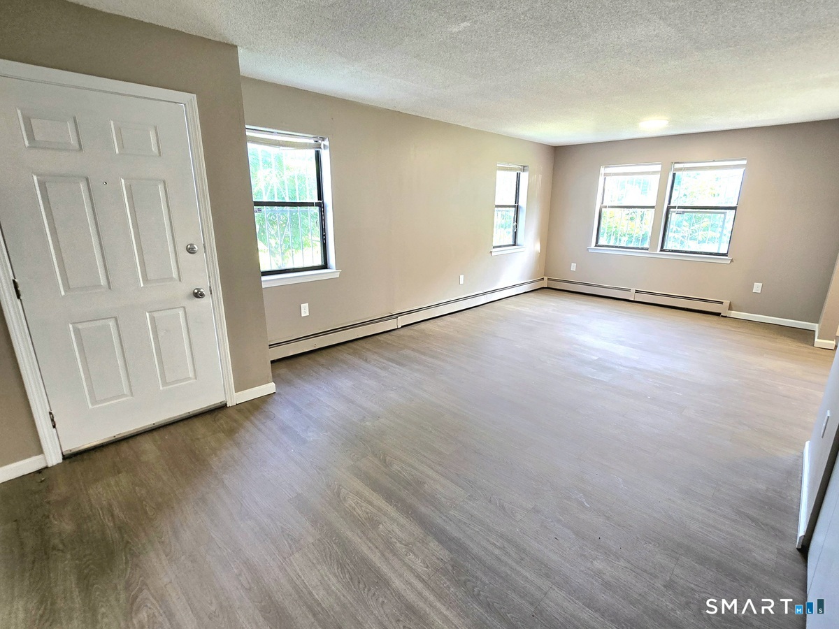 270 Bellevue Street photo 4