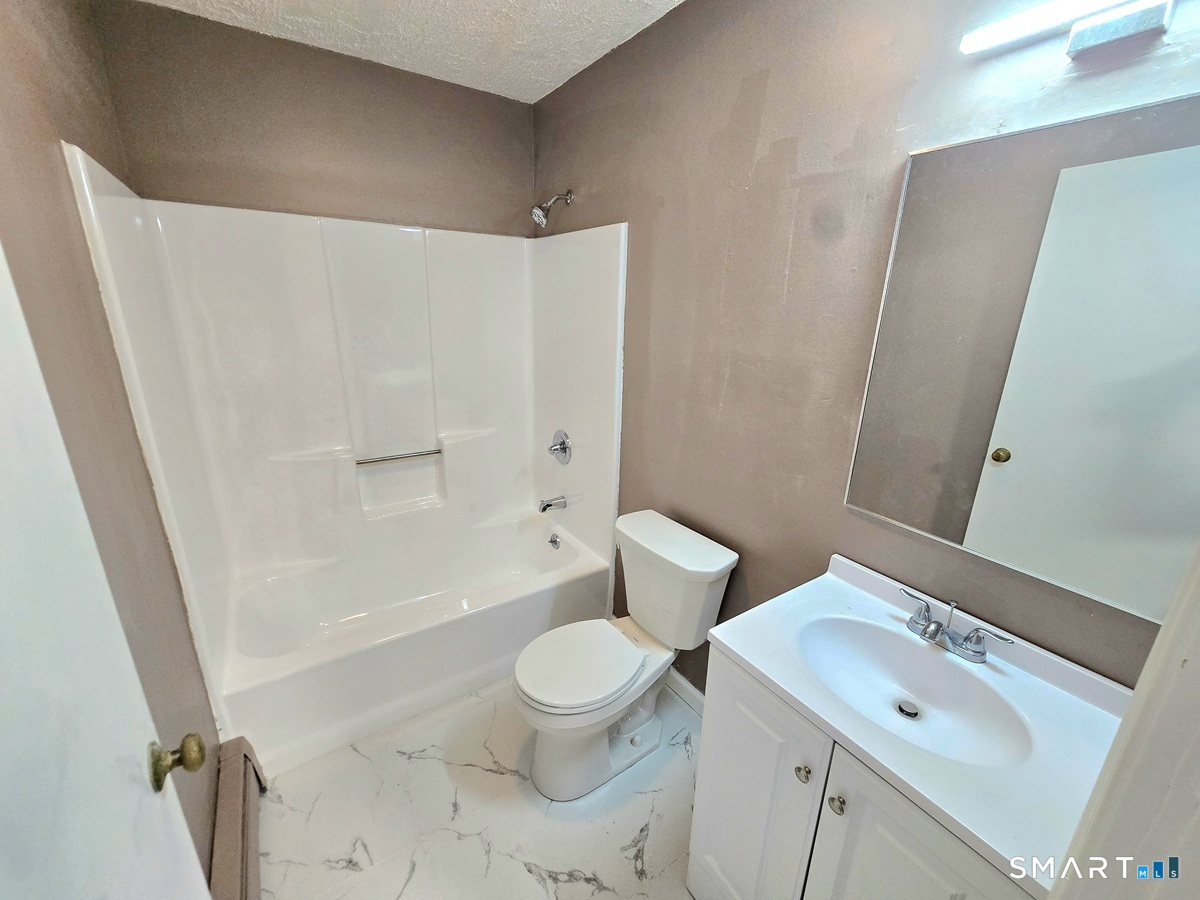 270 Bellevue Street photo 12