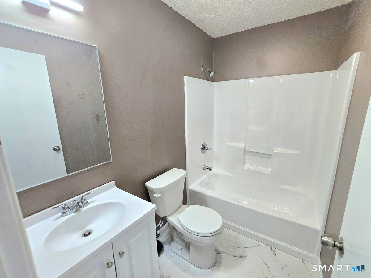270 Bellevue Street photo 13
