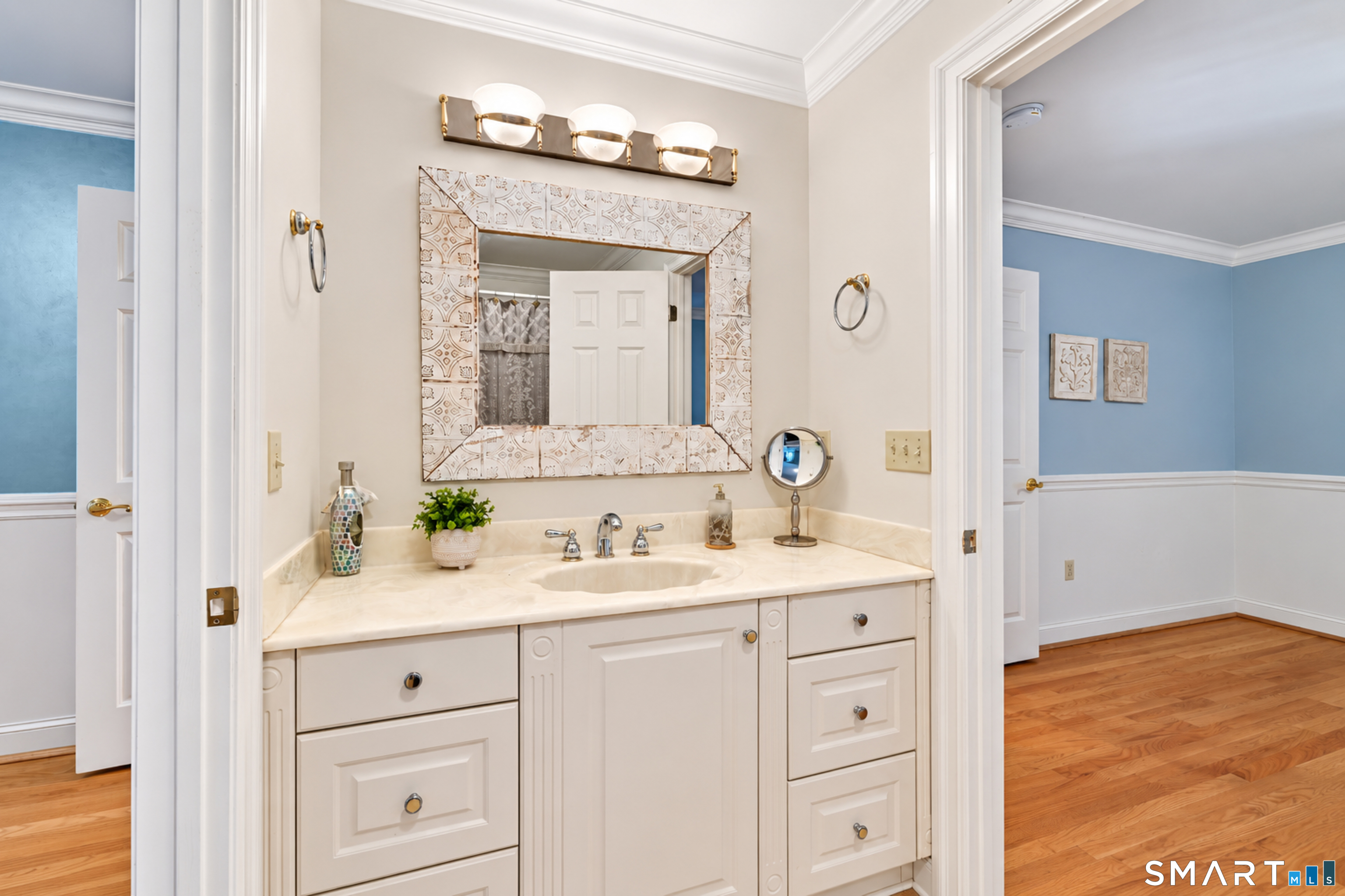 136 Long Lane photo 32