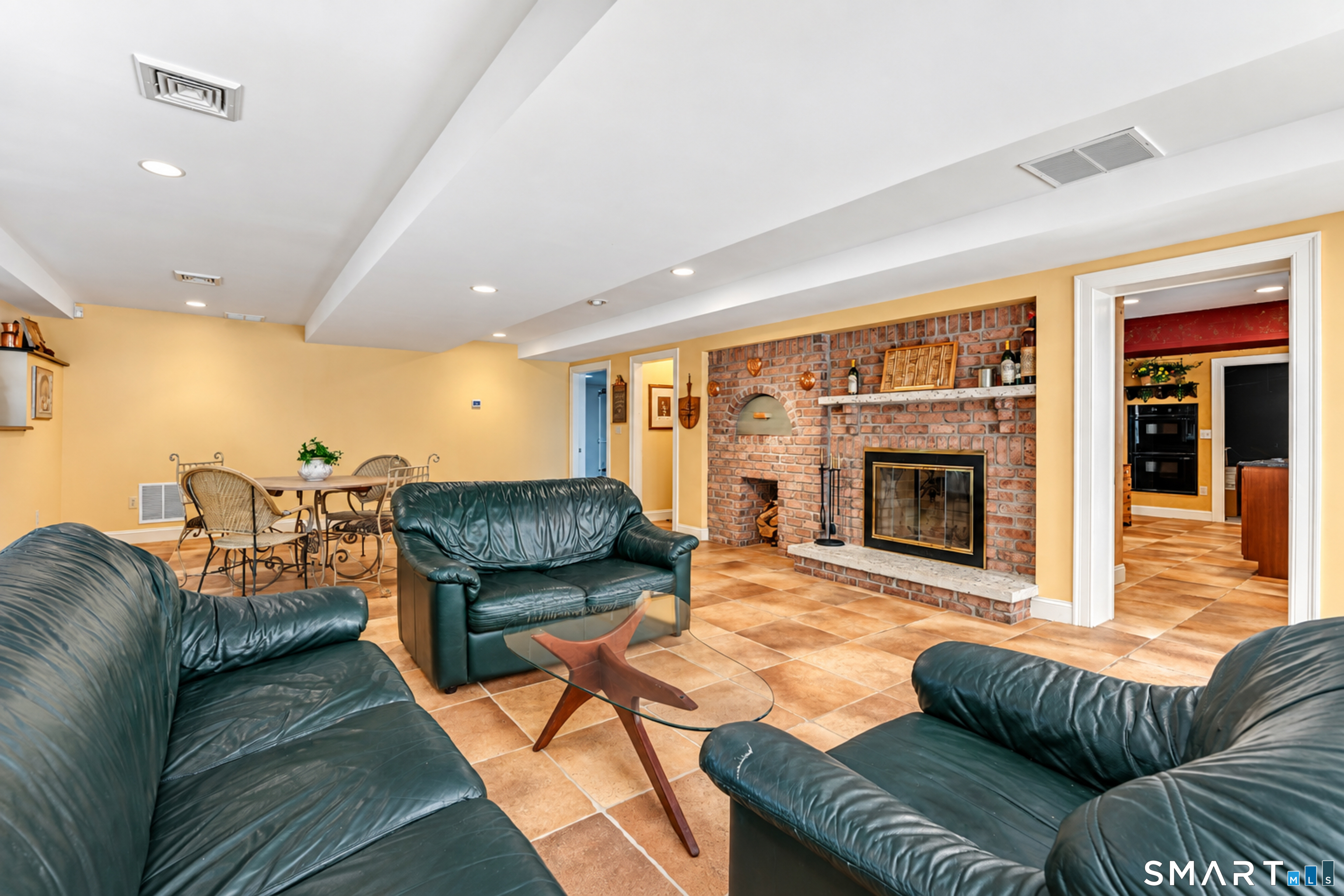 136 Long Lane photo 37