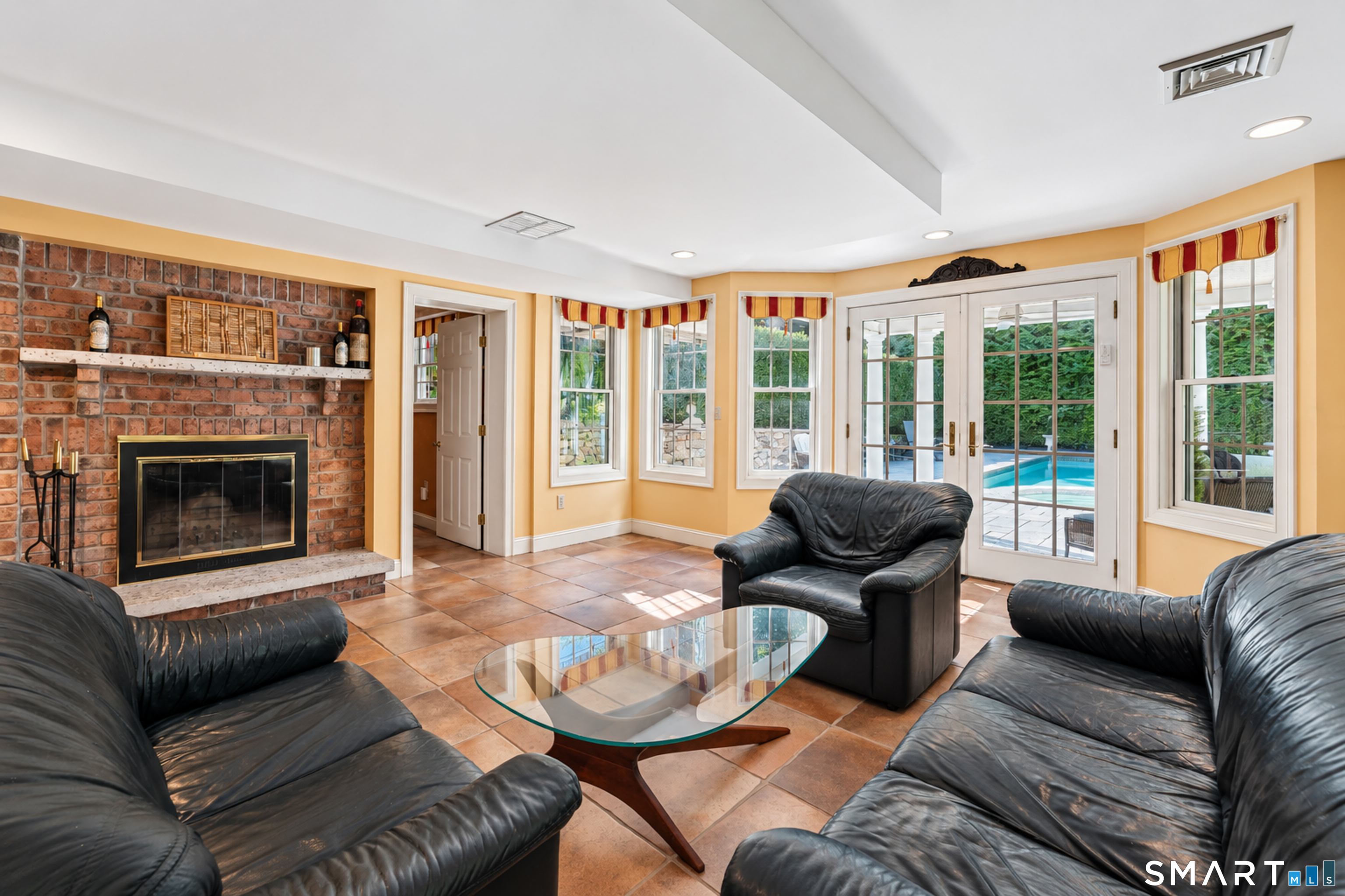 136 Long Lane photo 36