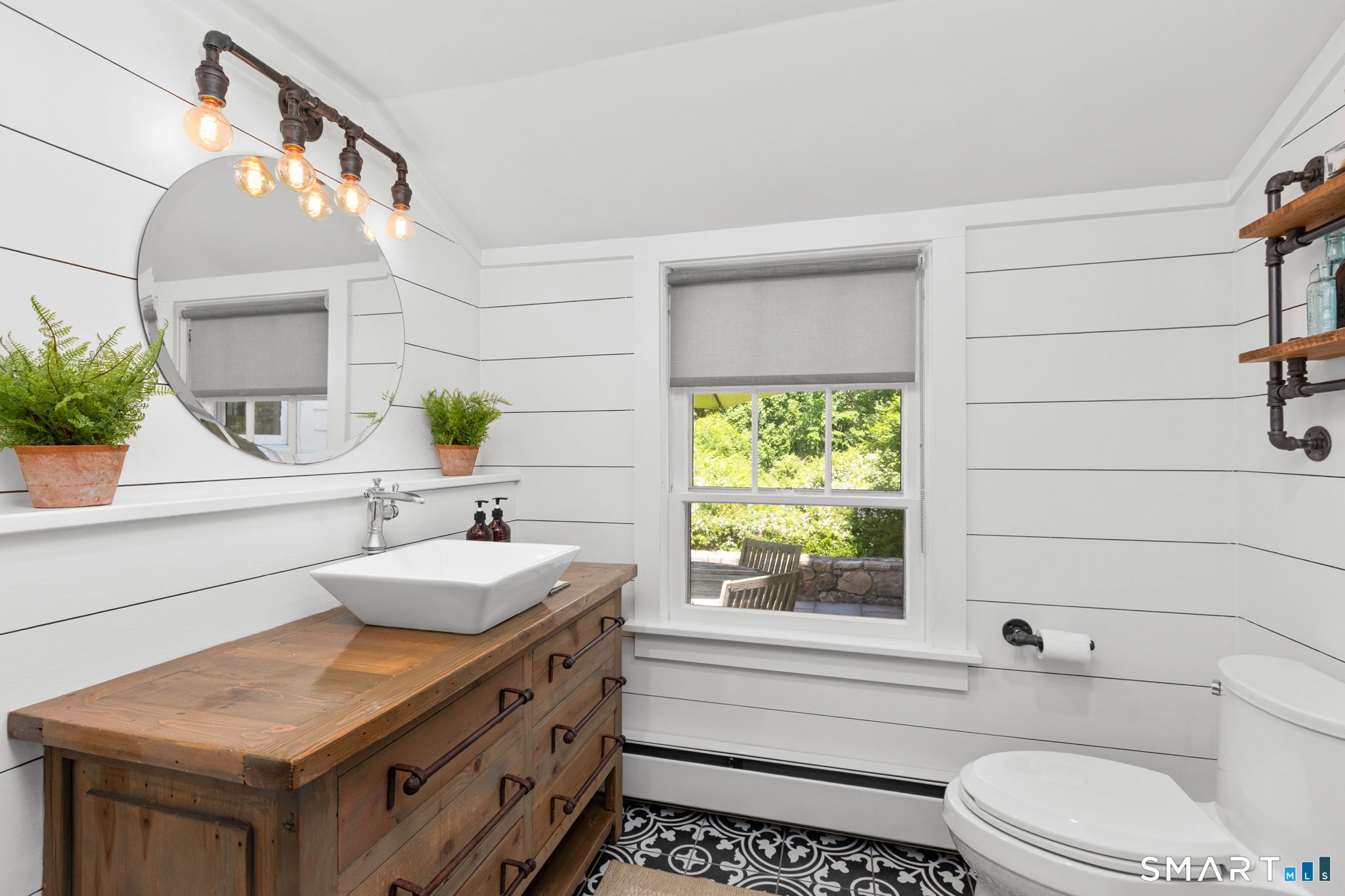 207 Redding photo 15