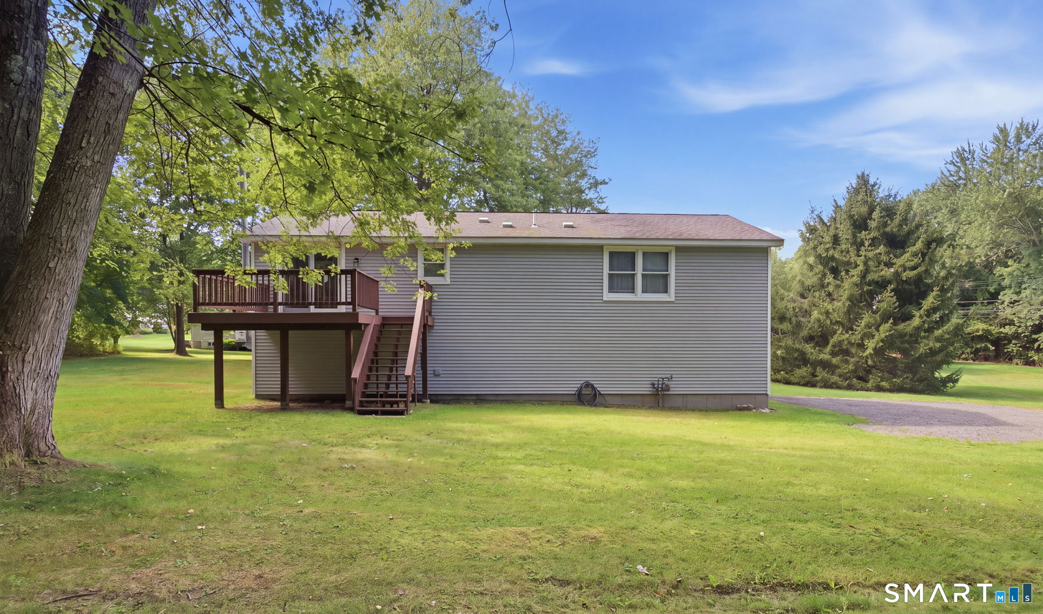 Photo 3 of Single family home for sale at 262 Wetherell St, Manchester, CT 06040 | MLS# 24207448 | Listing updated on 2026-09-25