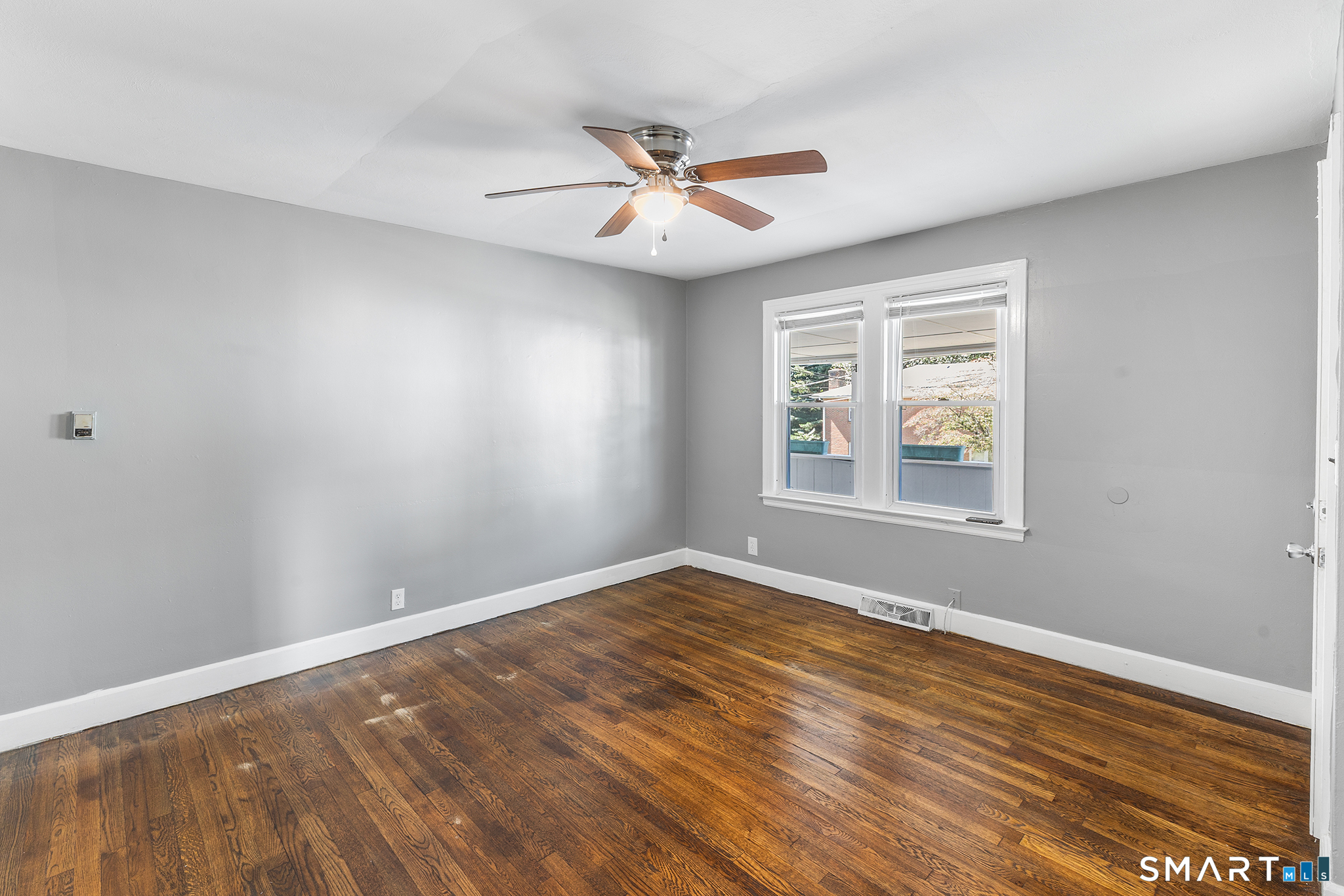 160 Hodge Avenue photo 4