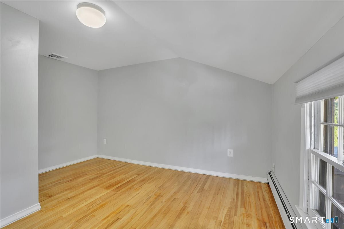 306 Cromwell Avenue photo 14