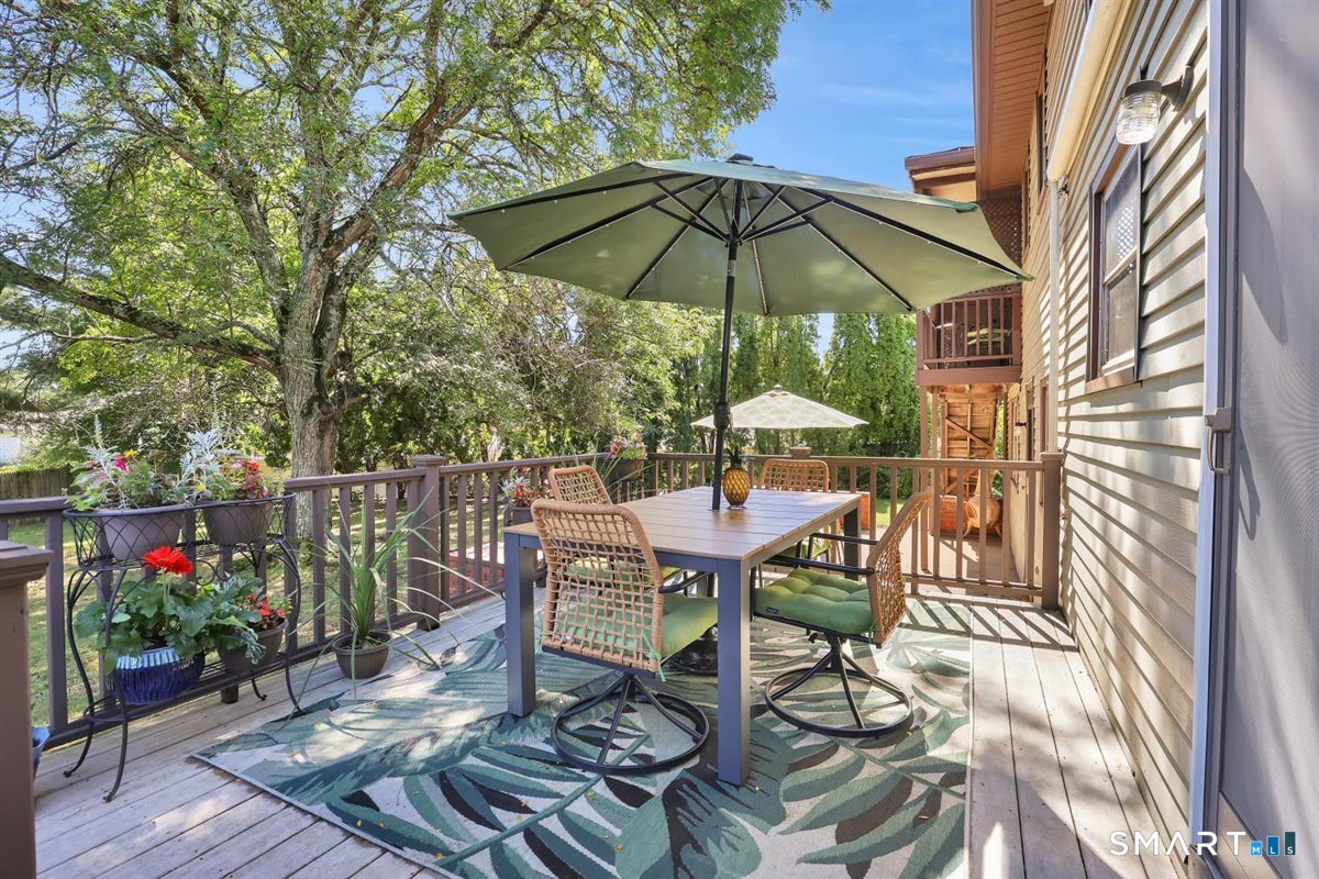 306 Cromwell Avenue photo 32