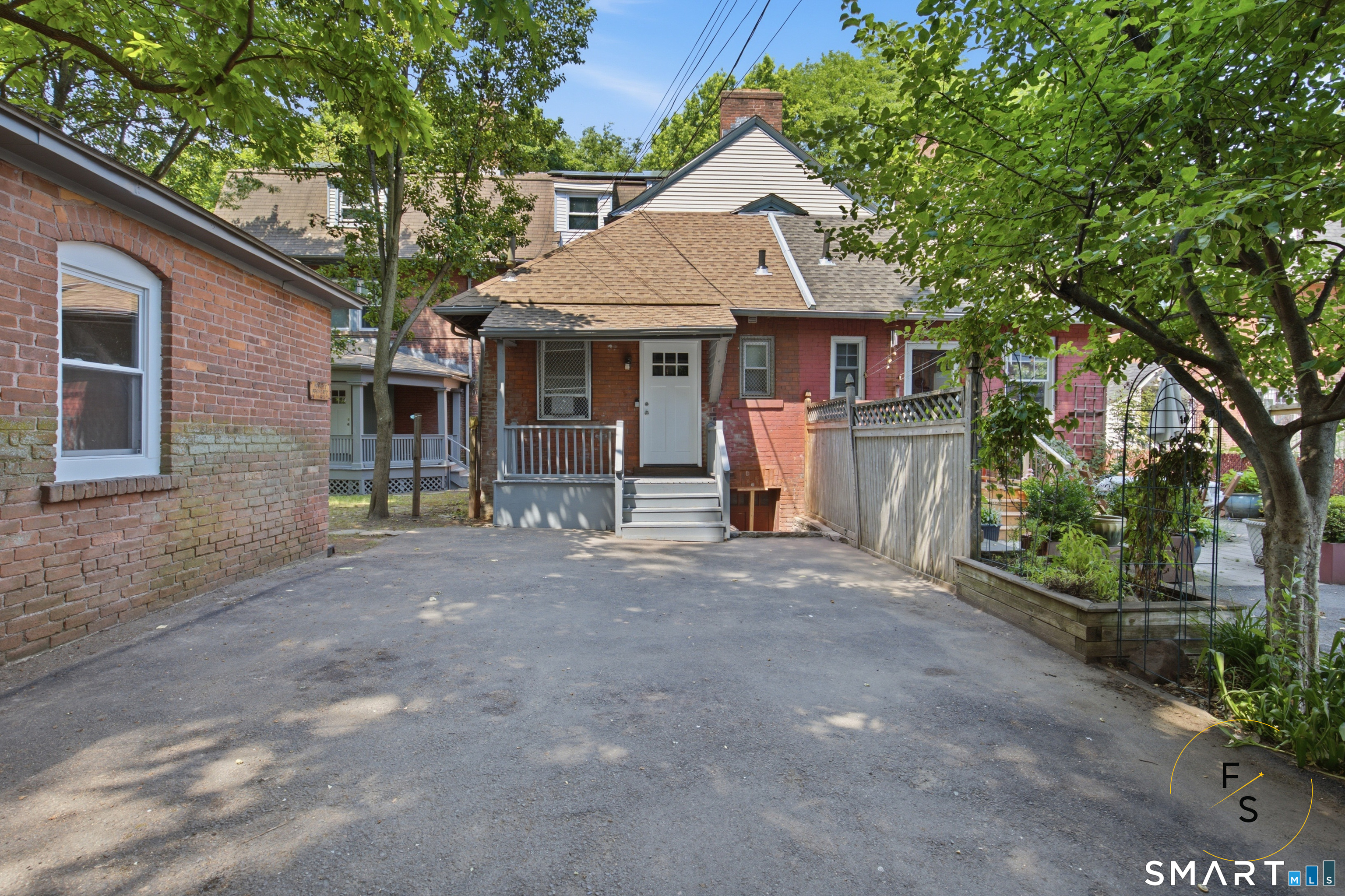 24 Park Terrace photo 2