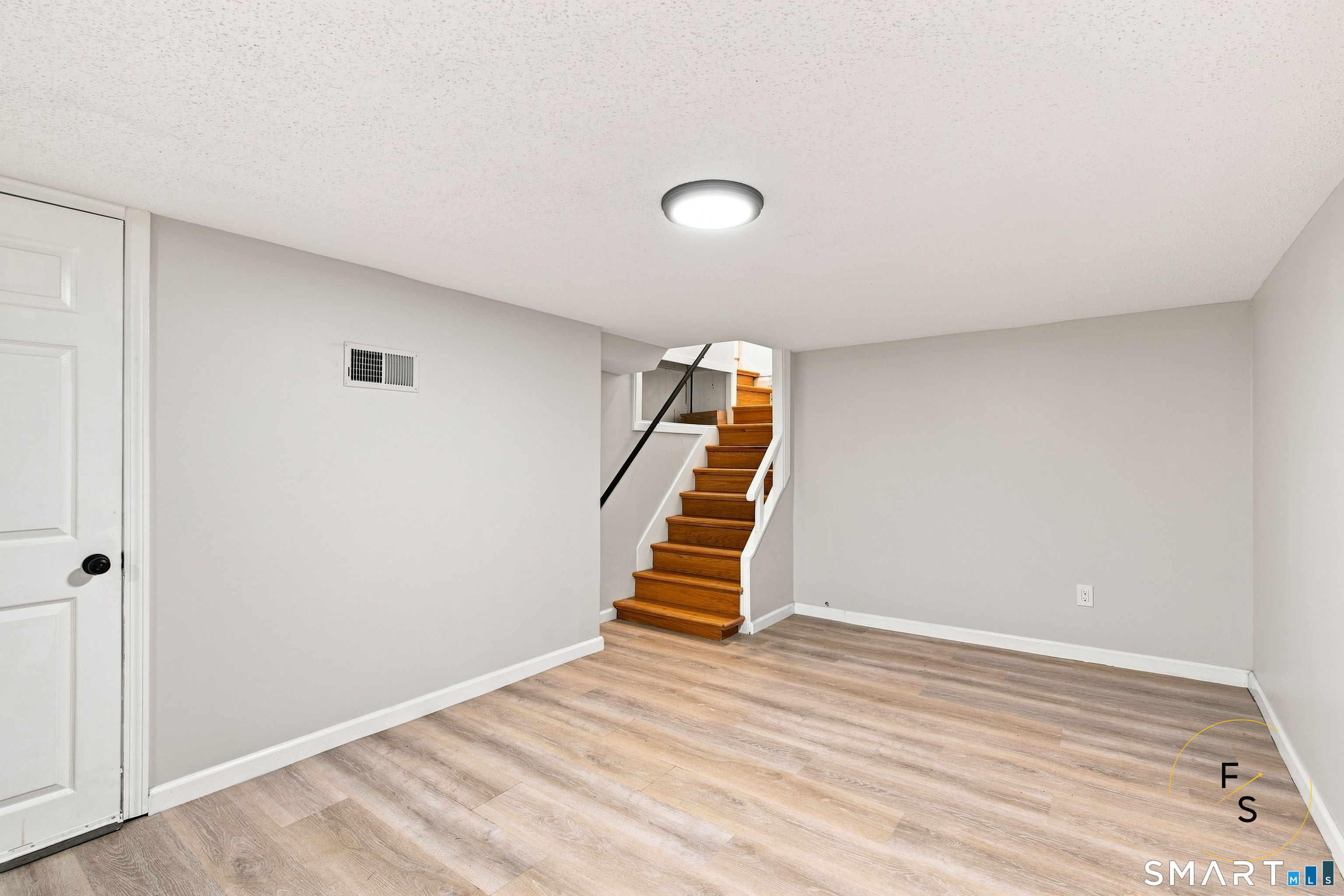 157 South River Road photo 19