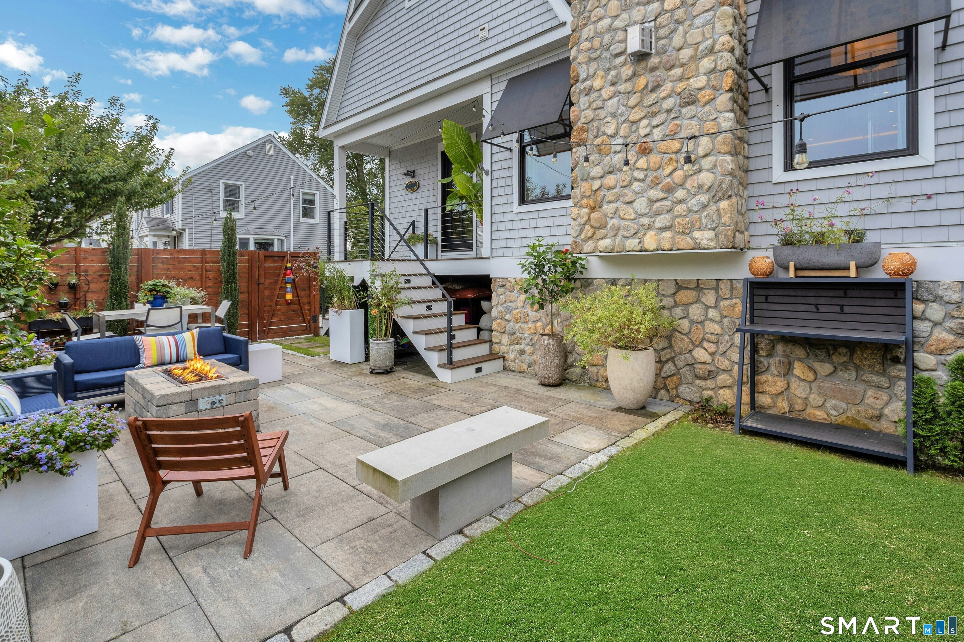 891 Oldfield Road photo 30
