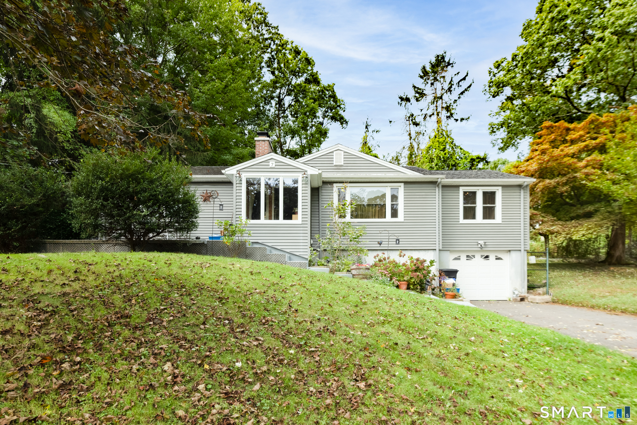 Photo 1 of Single family home for sale at 7 Split Rock Dr, Wolcott, CT 06716 | MLS# 24206174 | Listing updated on 2026-09-23