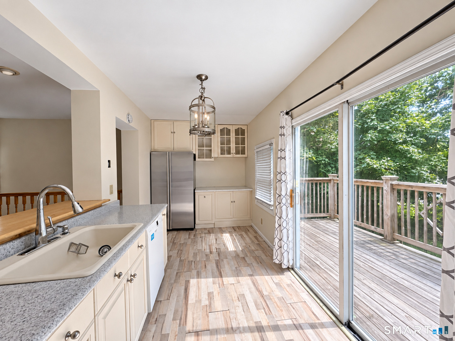 112 Ochsner Place photo 2