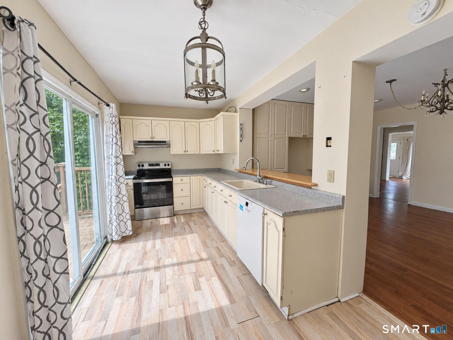 112 Ochsner Place photo 3