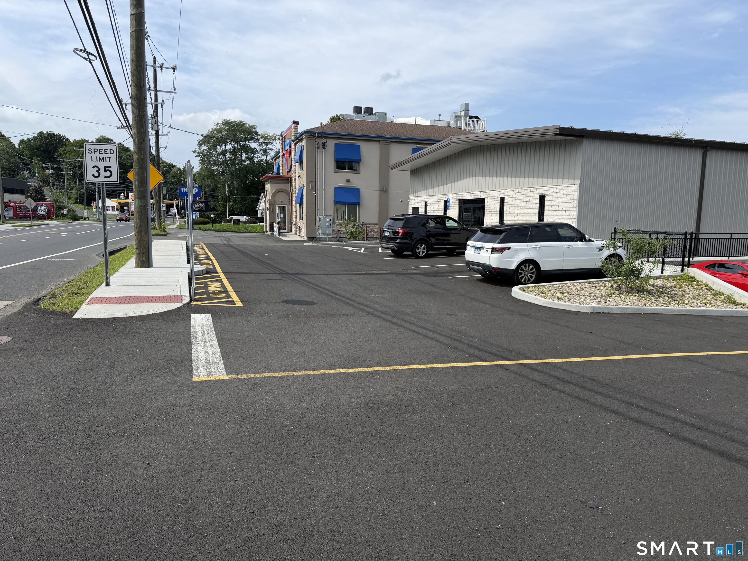 36 Newtown Road photo 3