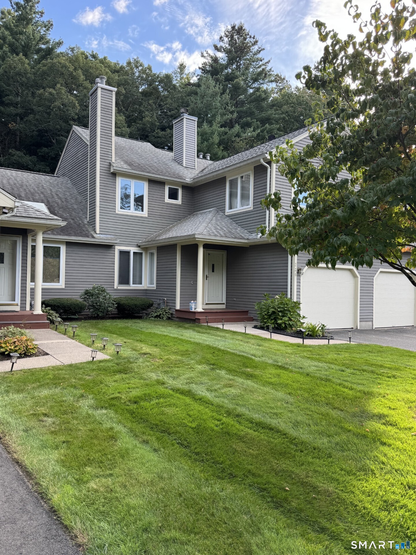 Photo 2 of Townhouse for sale at 226 Castlewood Dr #226, Bloomfield, CT 06002 | MLS# 24209104 | Listing updated on 2026-09-23