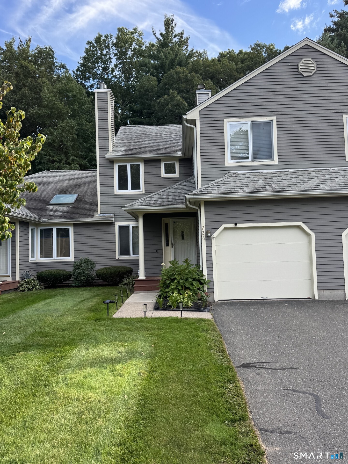 Photo 3 of Townhouse for sale at 226 Castlewood Dr #226, Bloomfield, CT 06002 | MLS# 24209104 | Listing updated on 2026-09-23