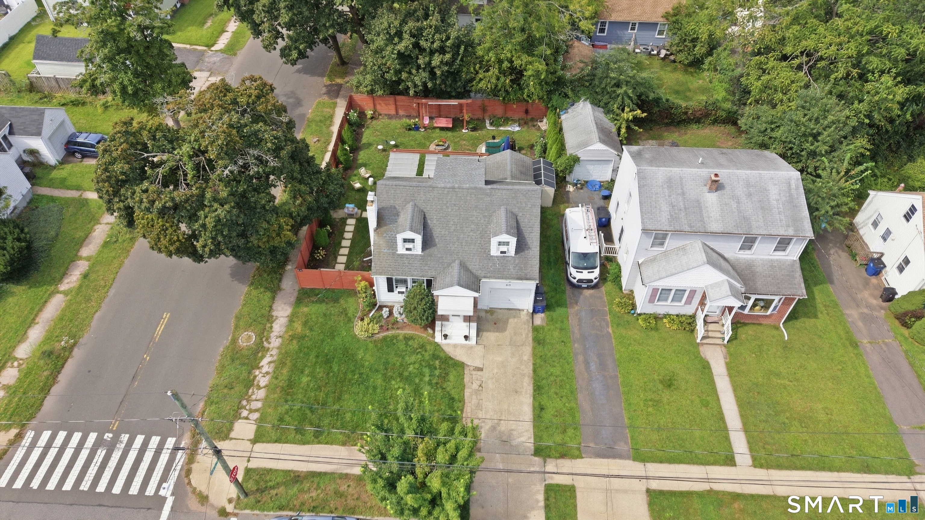 68 Beverly Road photo 22