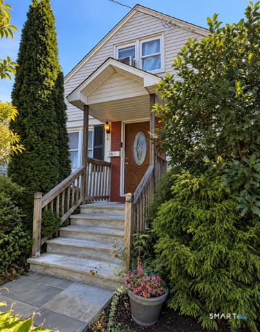 285 Charles Street photo 2