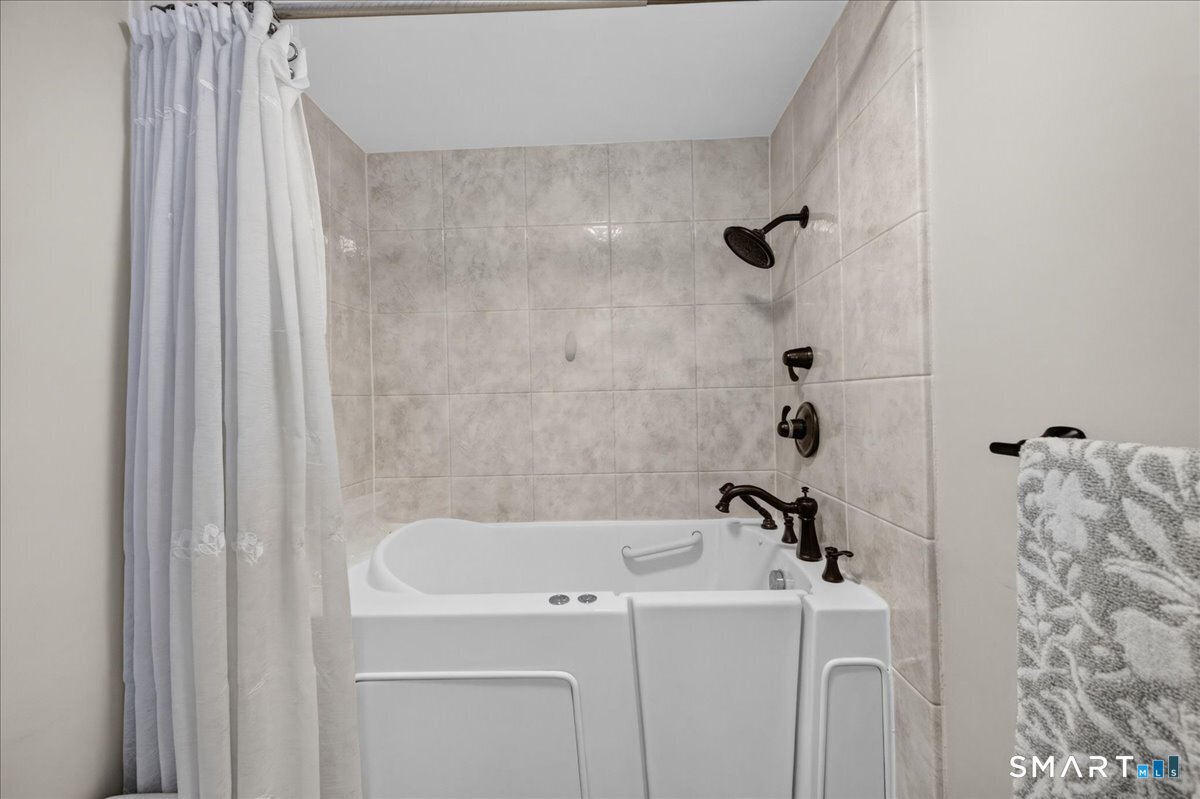 1 Harbor View Lane, #1, Norwich, CT 06360