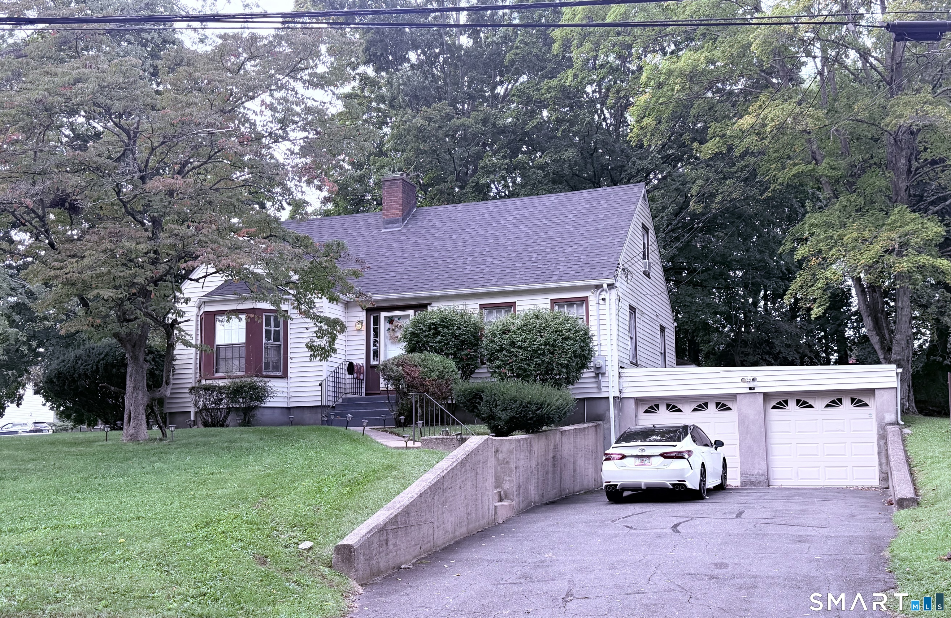 Photo 1 of Single family home for sale at 6 Paradise Ave, Hamden, CT 06514 | MLS# 24208548 | Listing updated on 2026-09-23