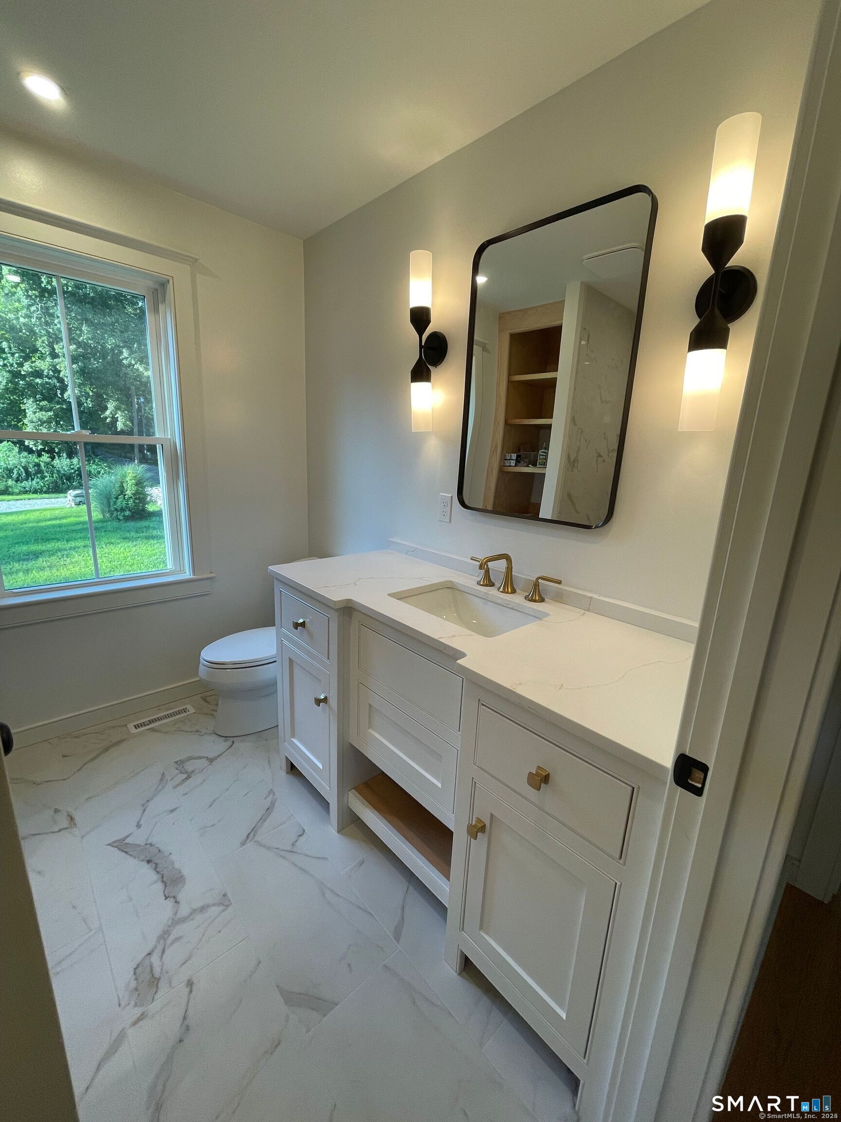 15 North Brook Street photo 24