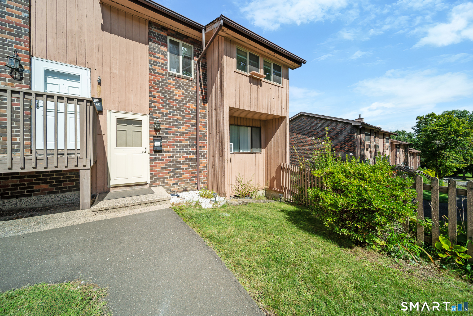 232 Oakville Avenue Unit #H