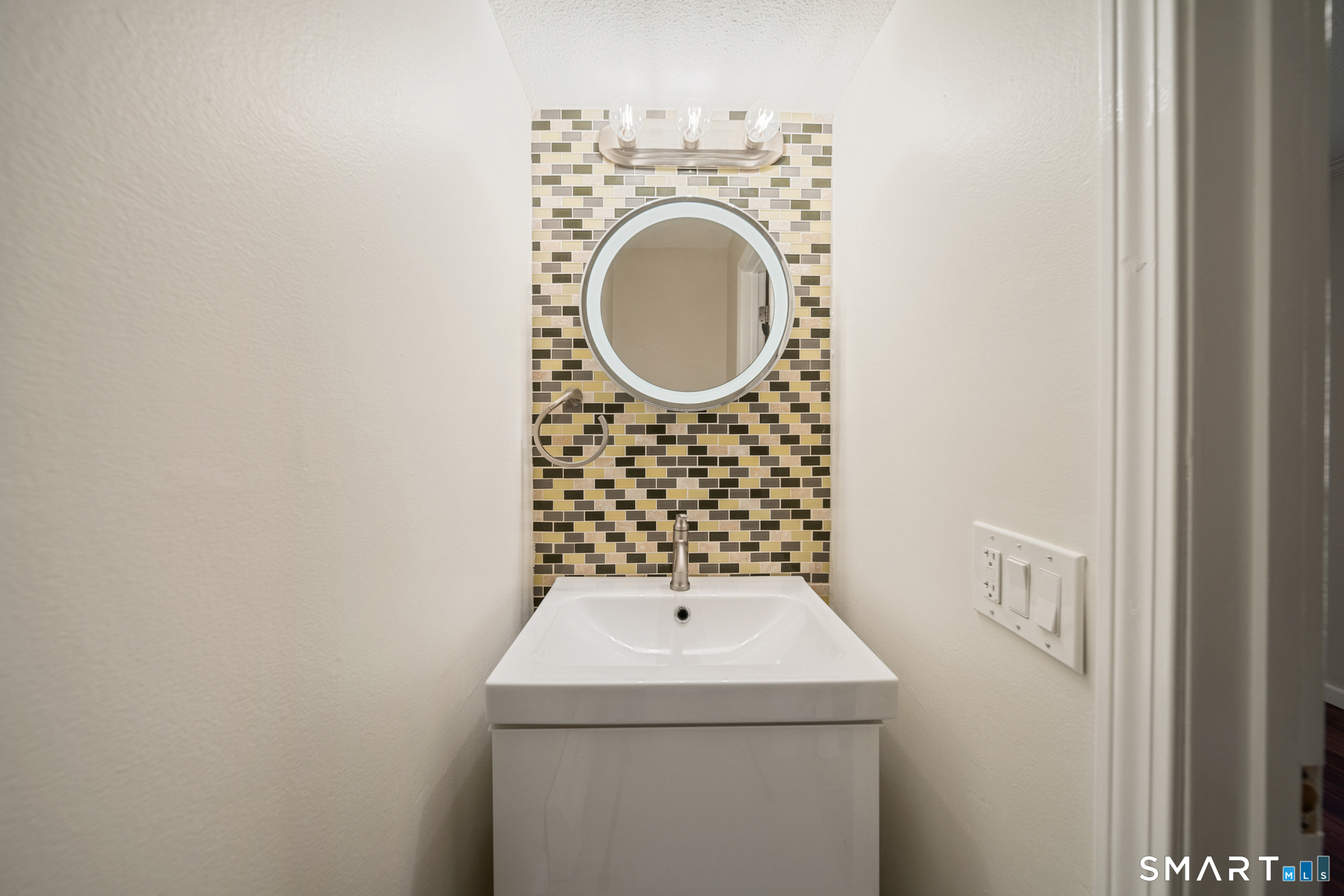 232 Oakville Avenue Unit #H photo 14