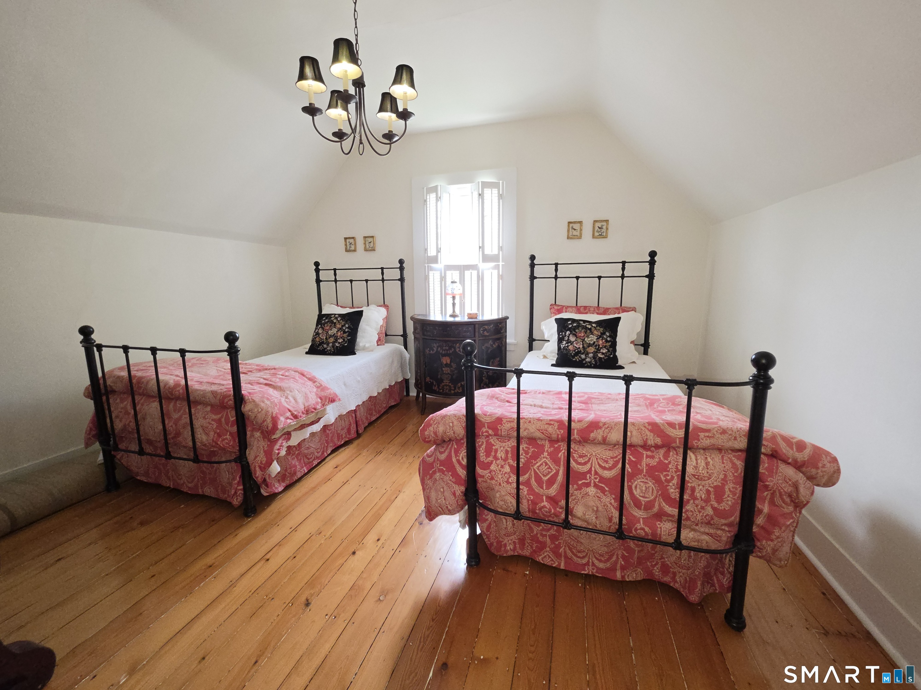 225 Woodstock Avenue photo 15